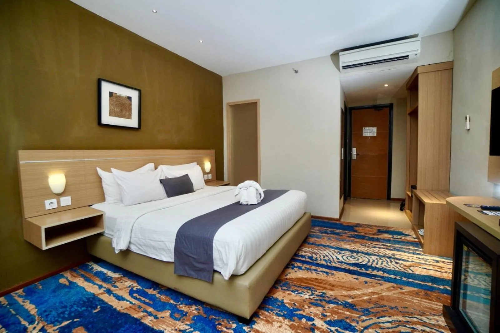 Bed in De Laxston Hotel Yogyakarta, Azana Hotels Collection