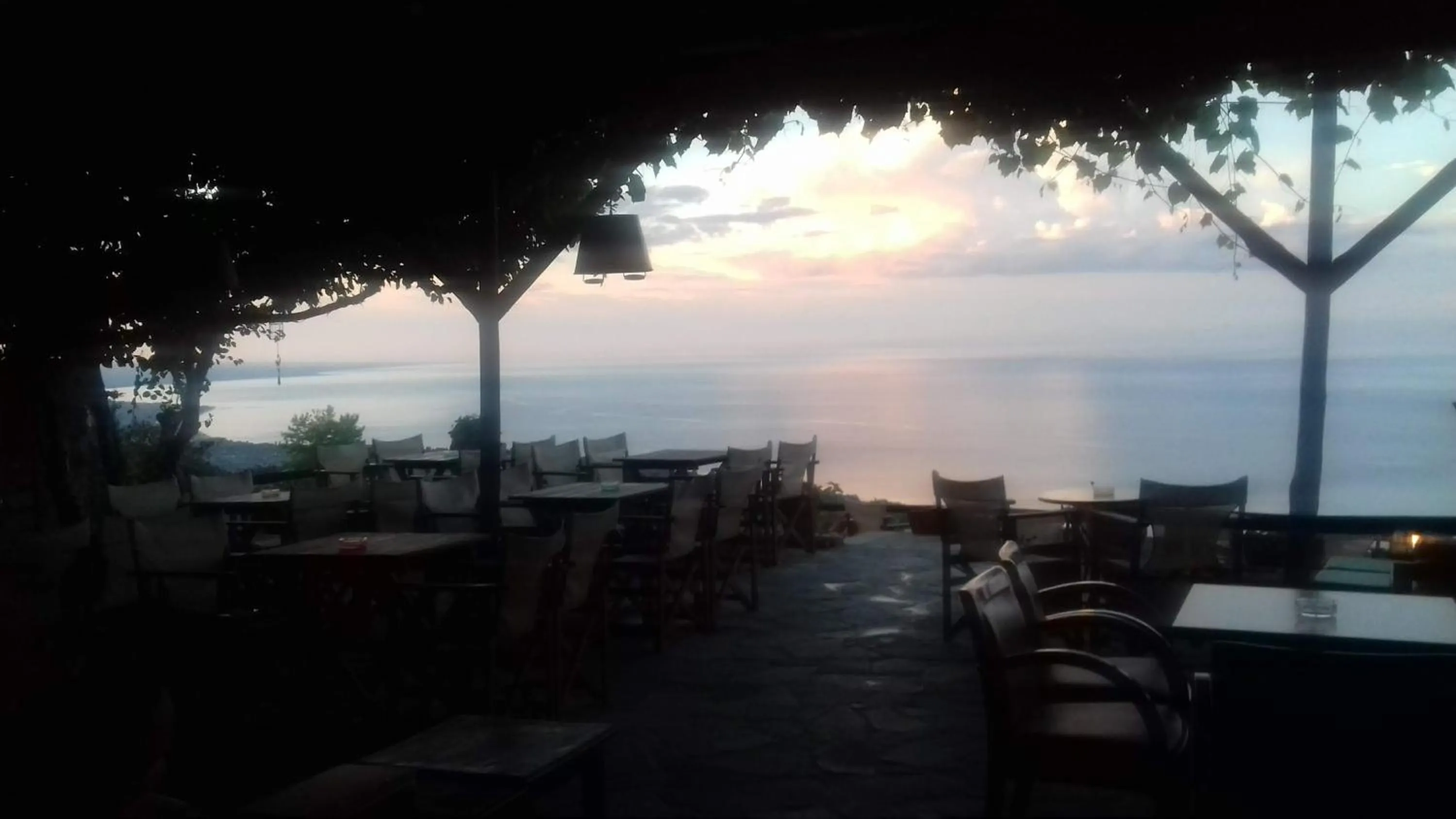 Restaurant/places to eat in Enastron Guesthouse