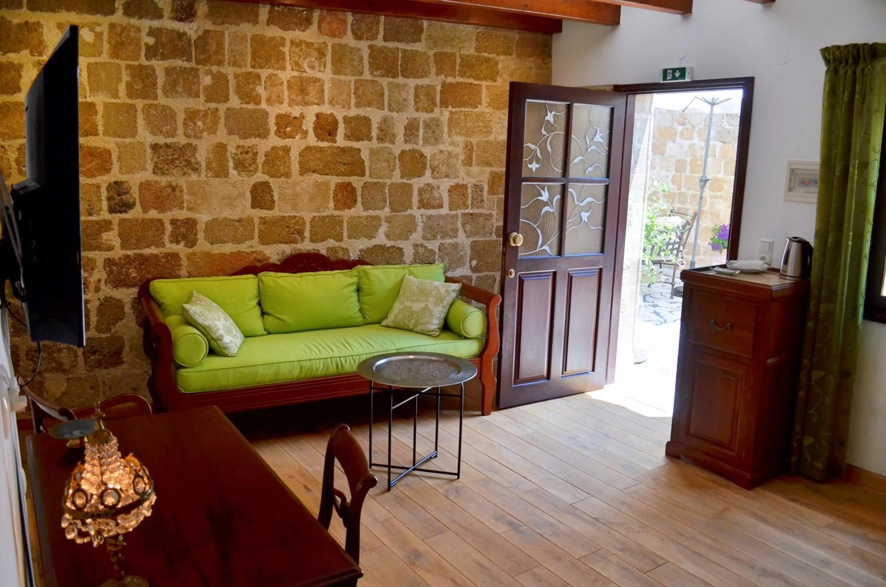 TV and multimedia in Hotel Ellique