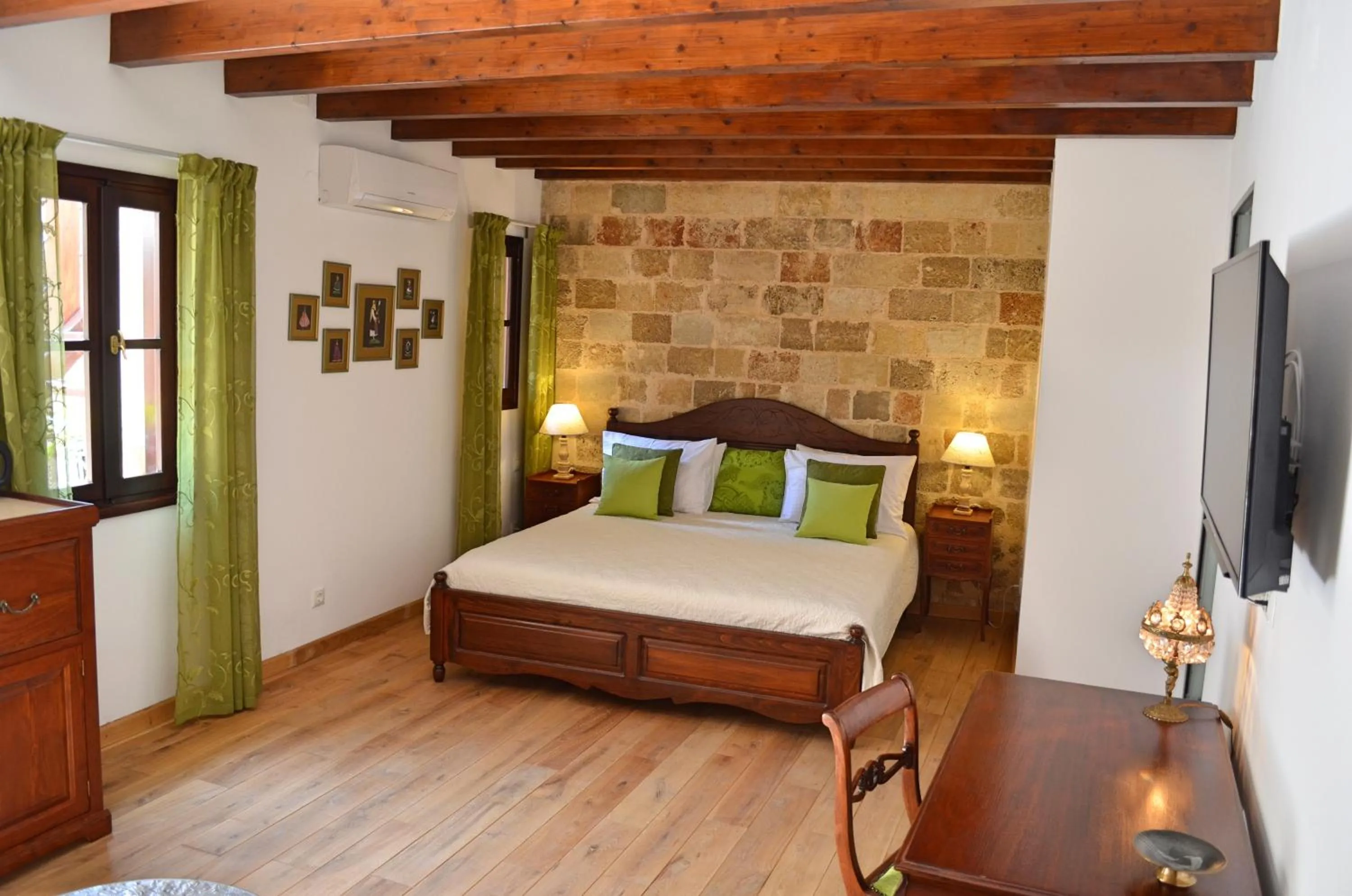 Bed in Hotel Ellique