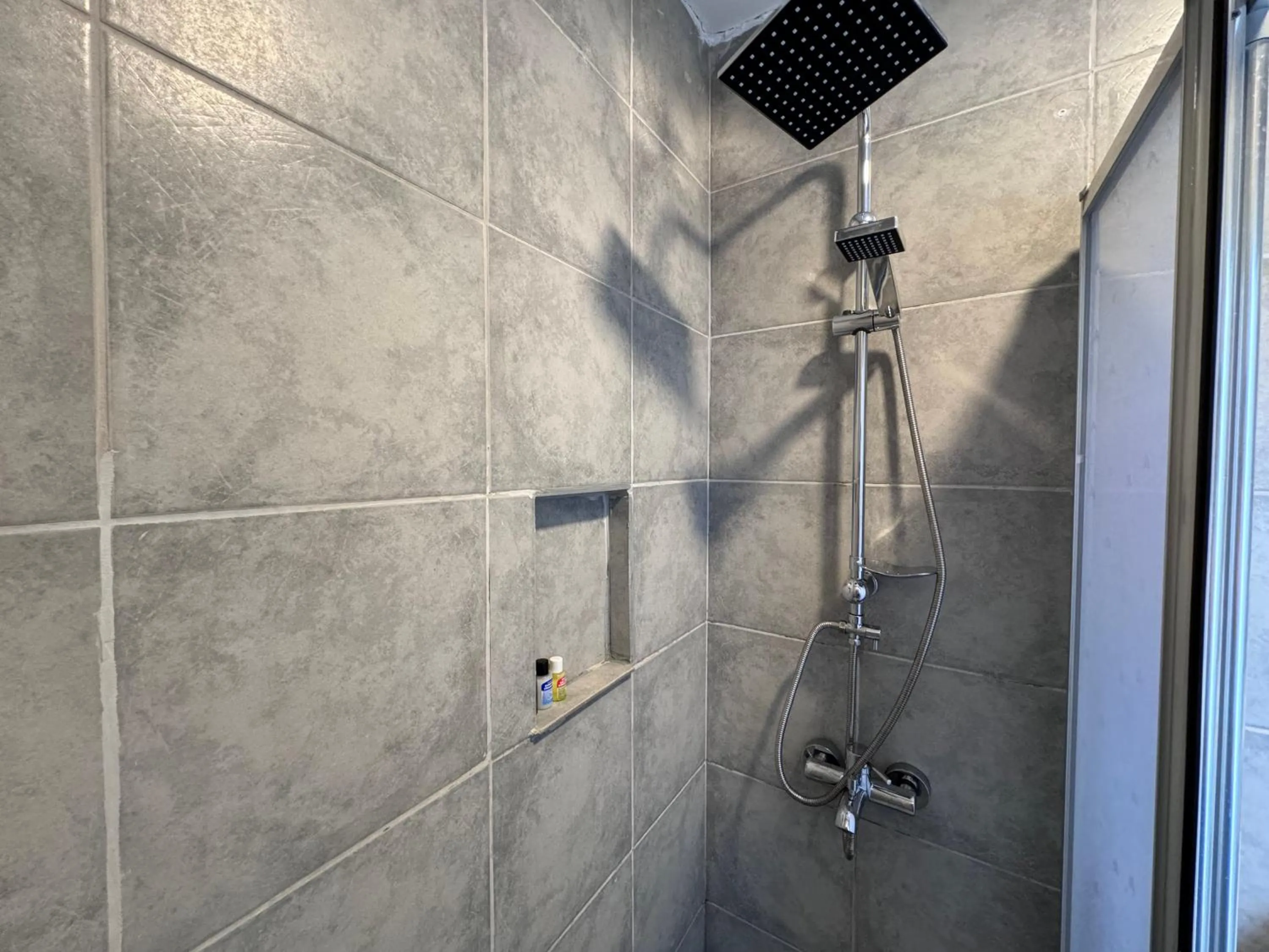 Shower in White and Blue Bodrum