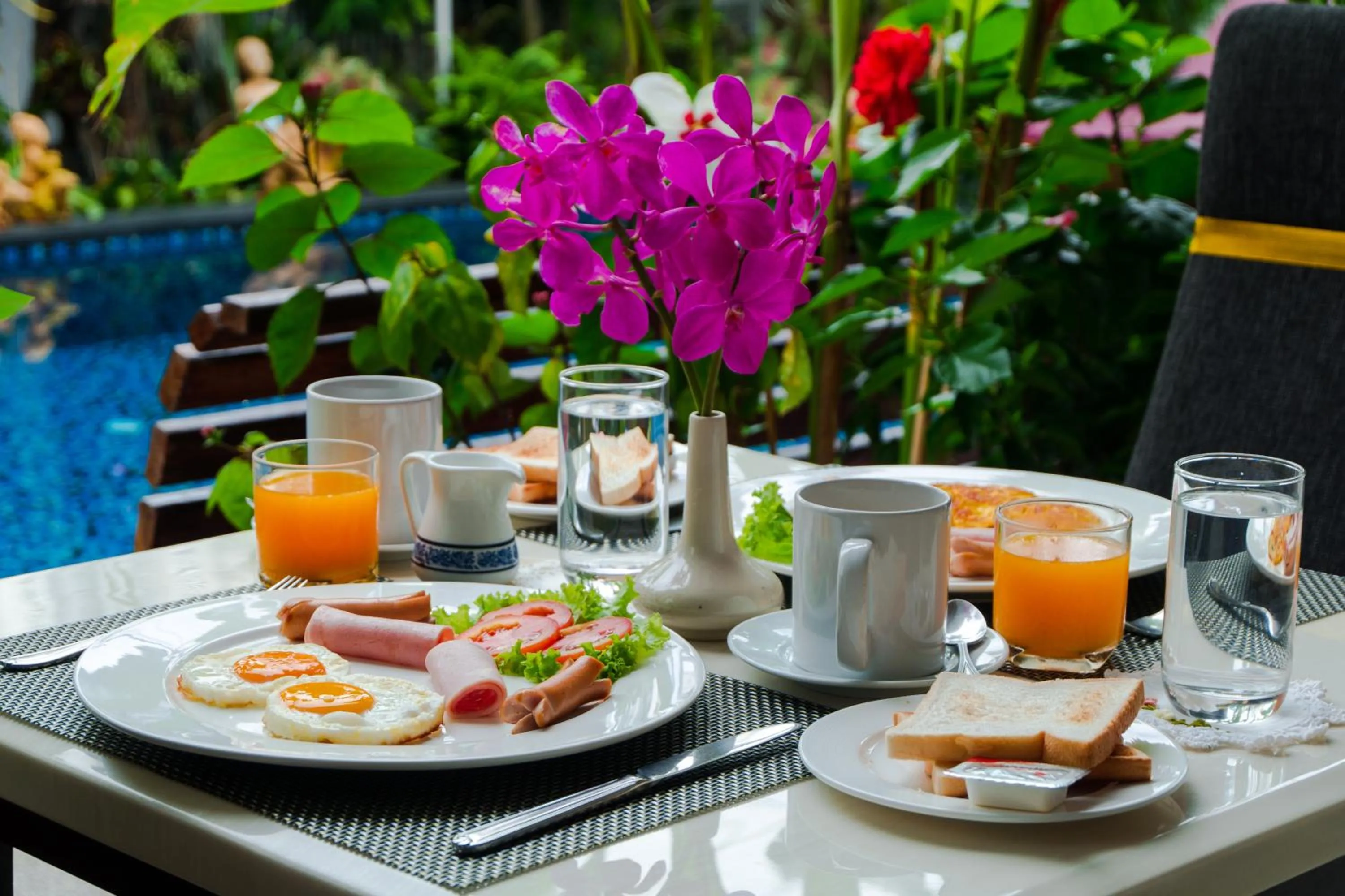 Food and drinks in Swiss Paradise Boutique Villa