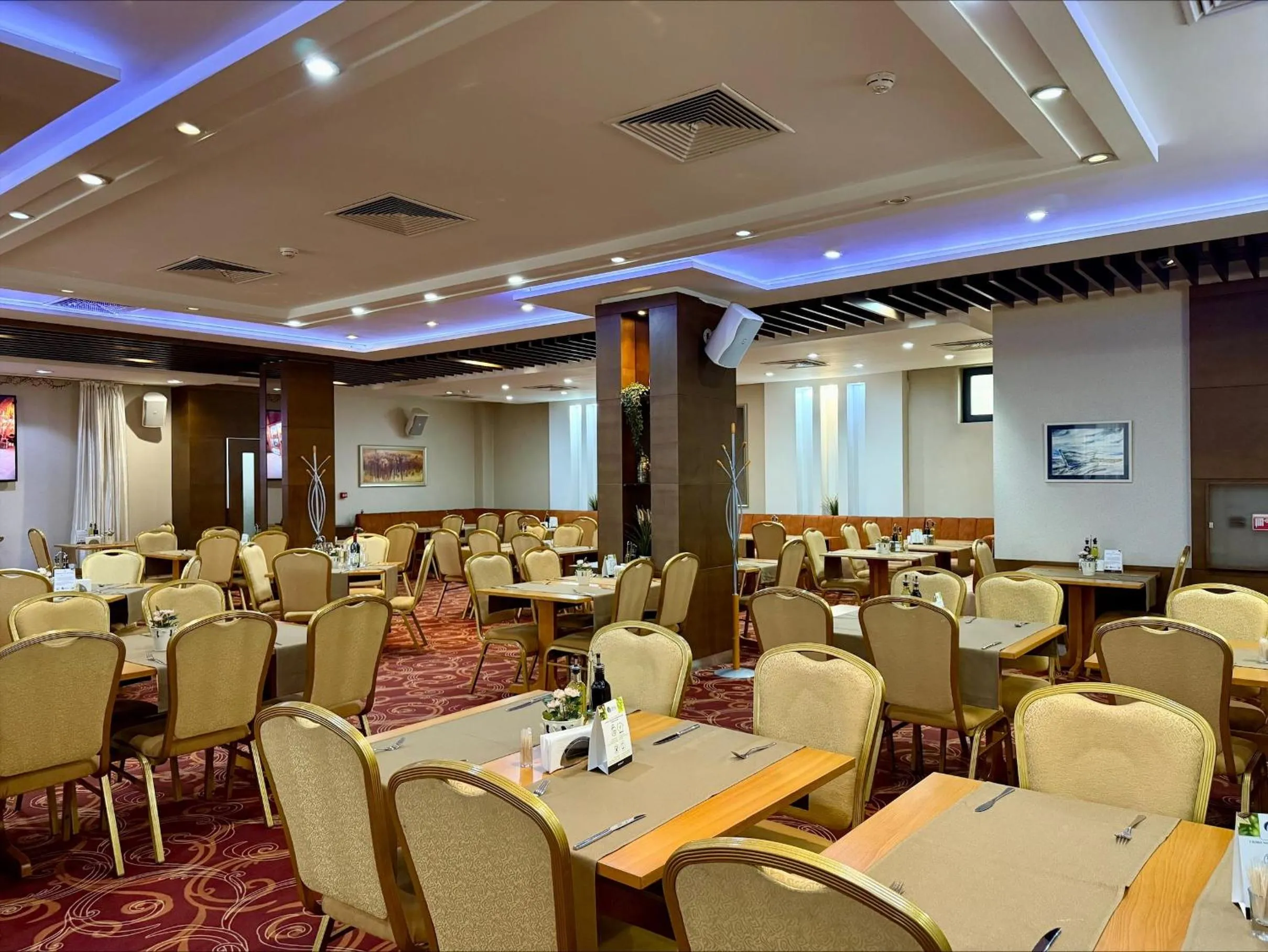 Restaurant/places to eat in Central Hotel Sofia