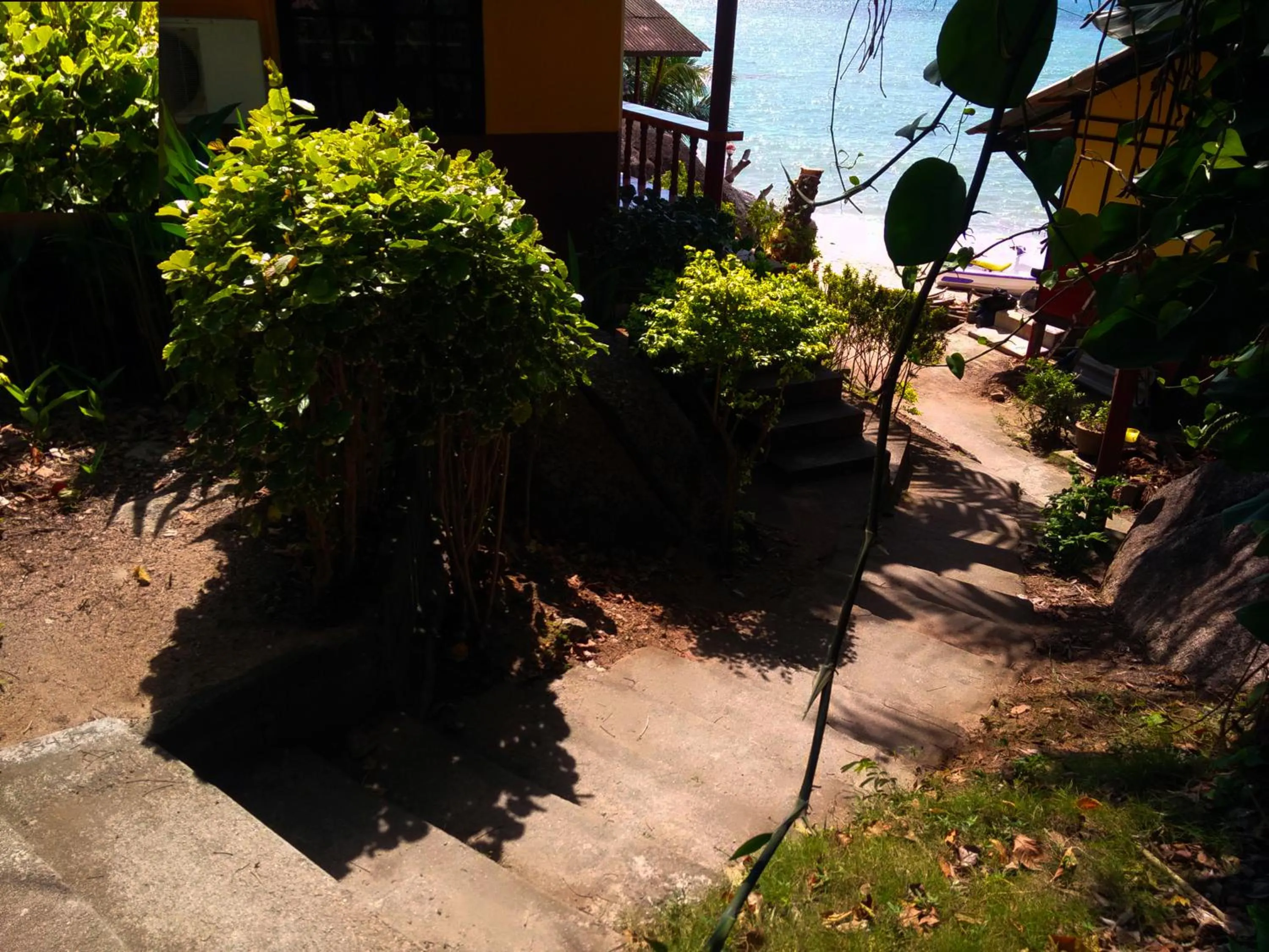 Facade/entrance in Golden Beach Resort Koh Phangan