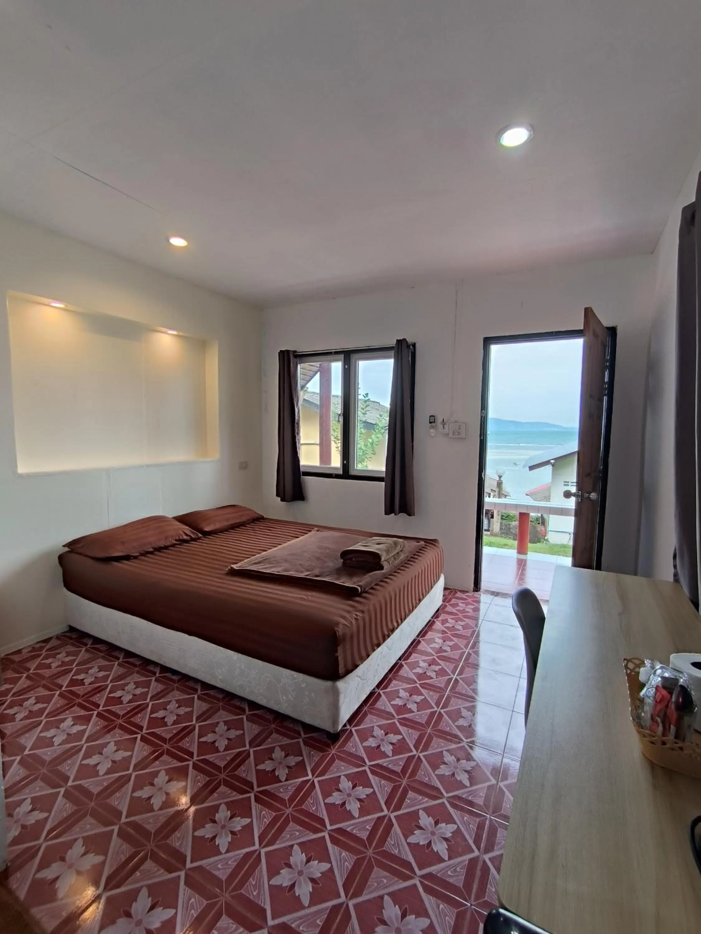 Bed in Golden Beach Resort Koh Phangan