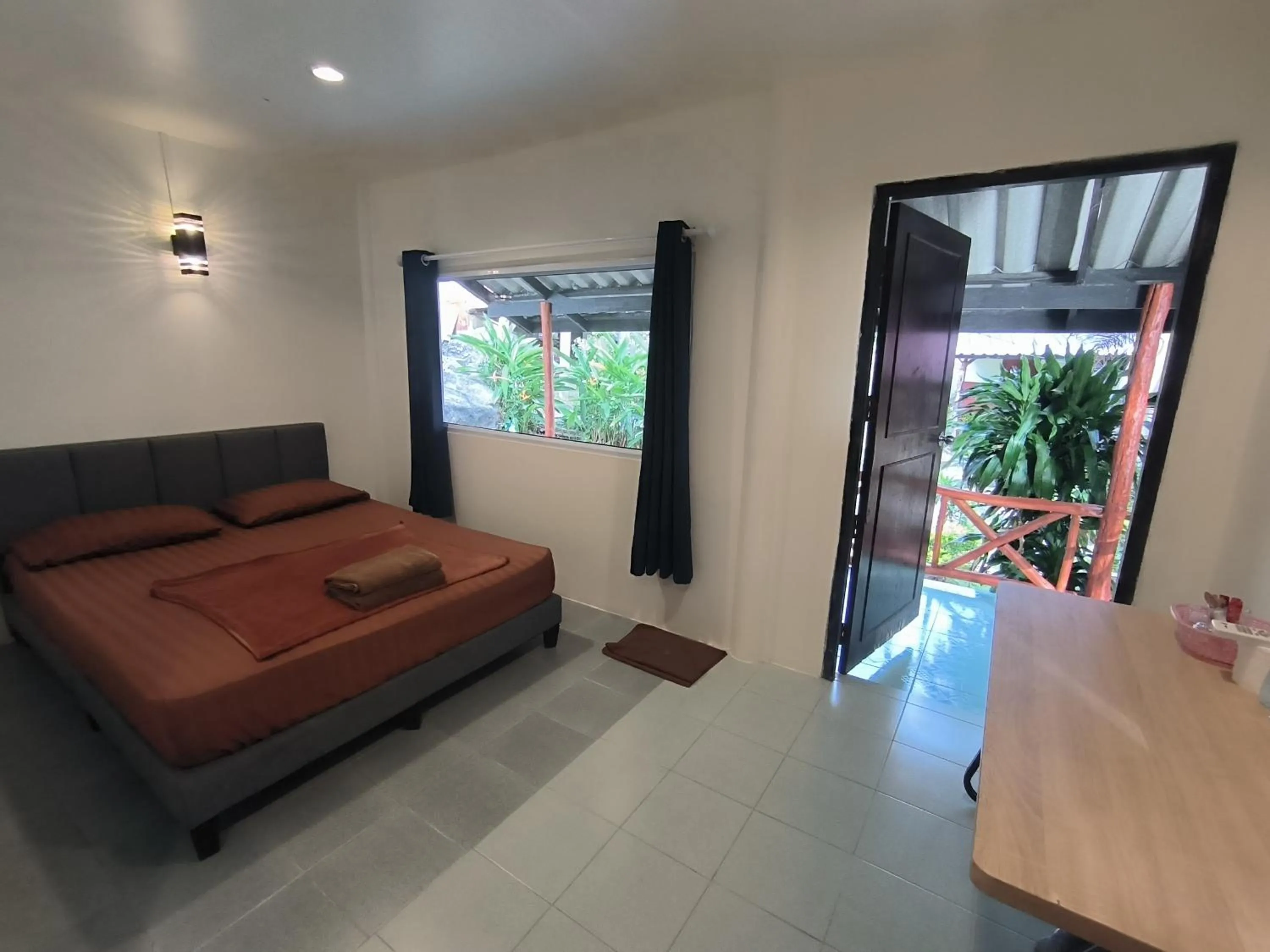 Bed in Golden Beach Resort Koh Phangan