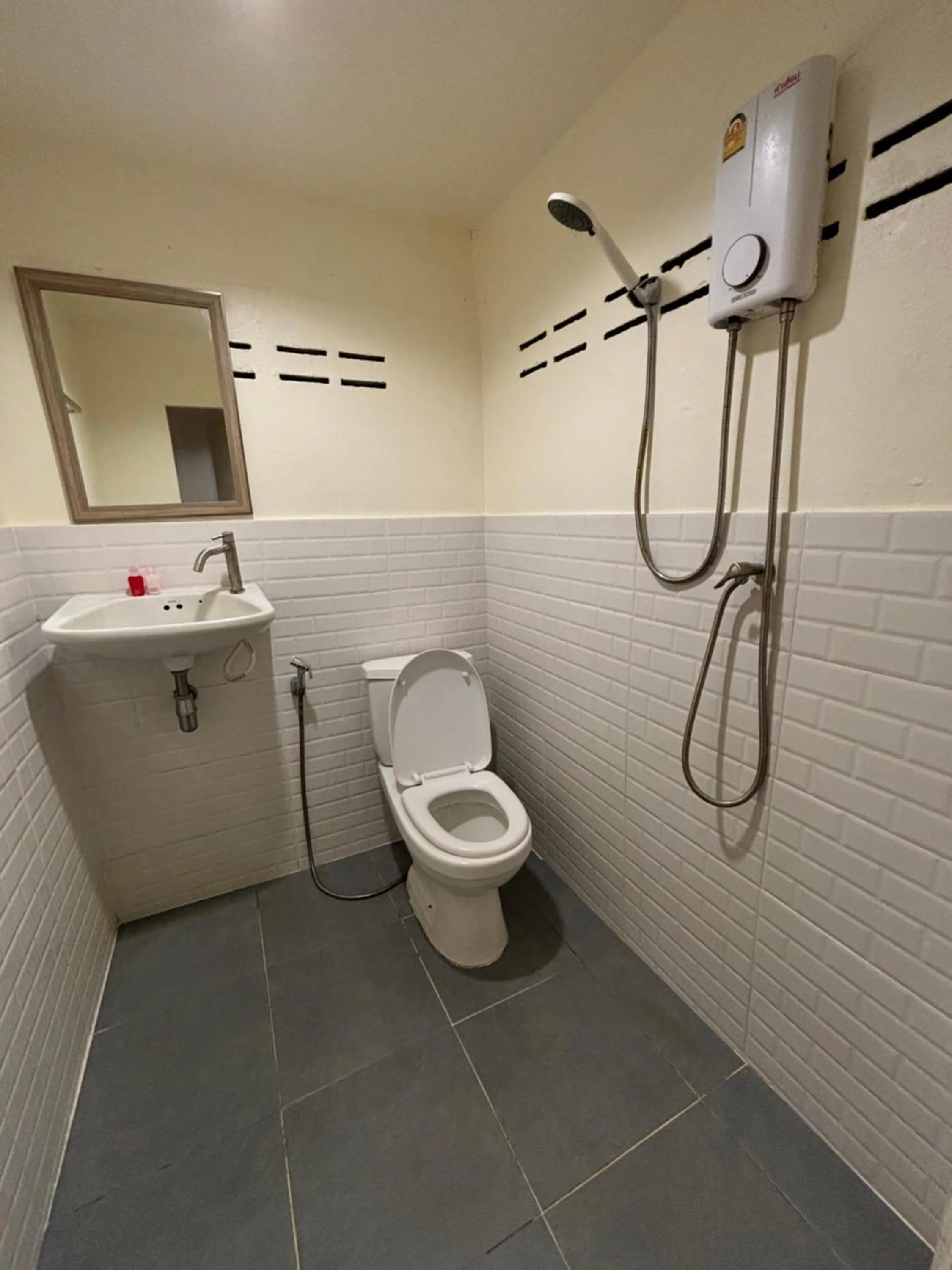 Shower in Golden Beach Resort Koh Phangan