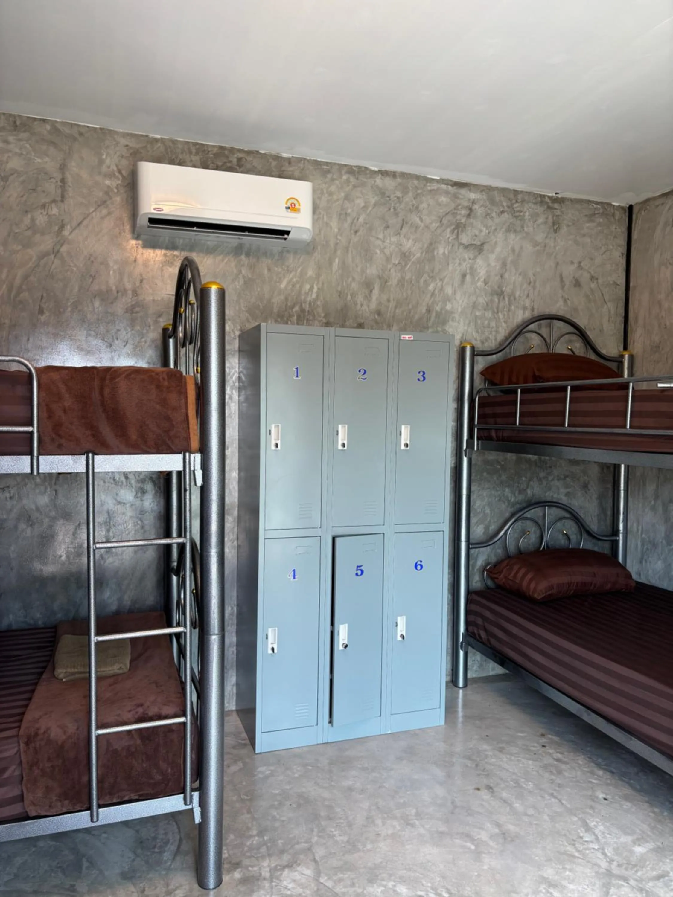 Bed in Golden Beach Resort Koh Phangan