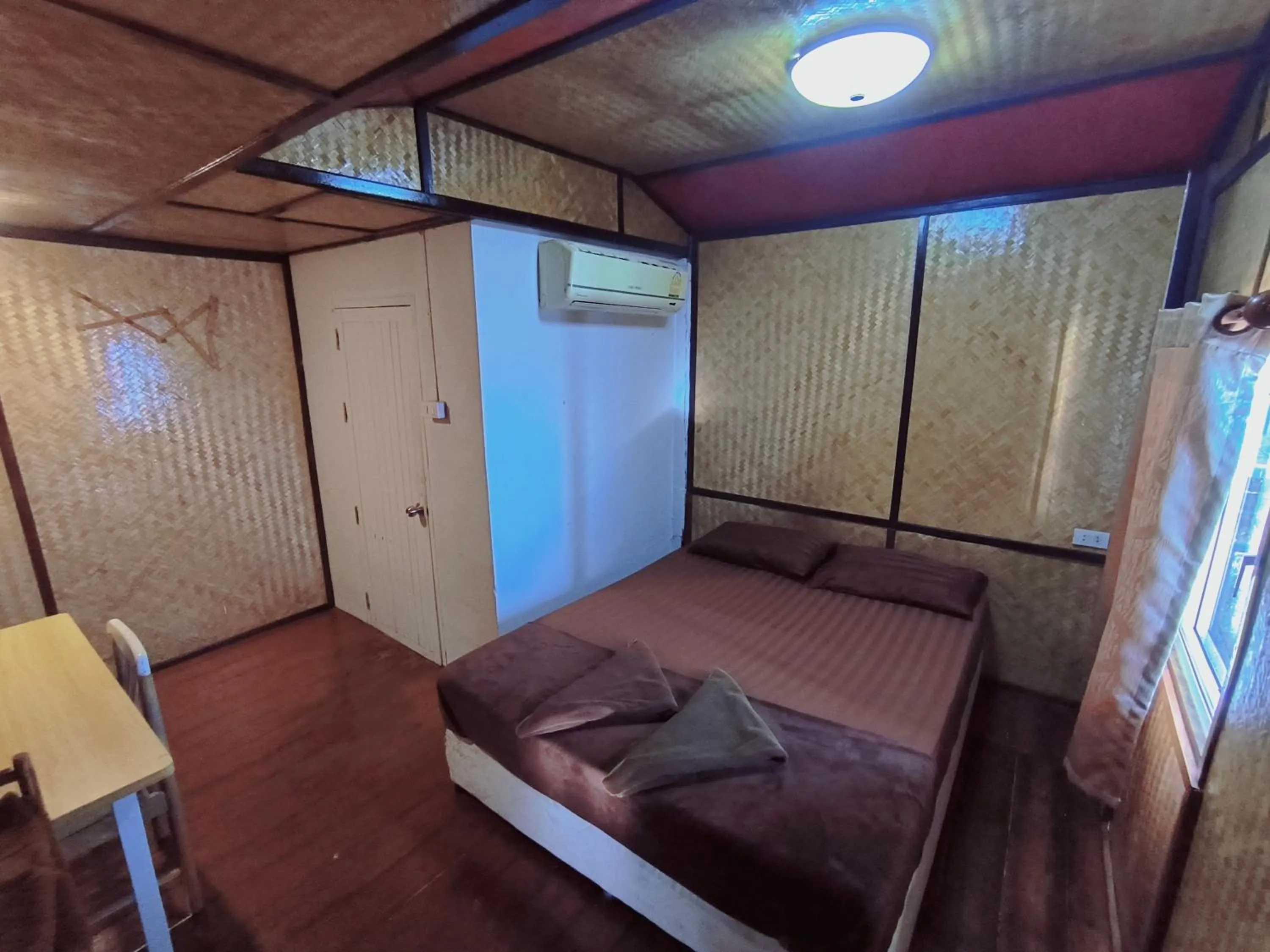 Bed in Golden Beach Resort Koh Phangan