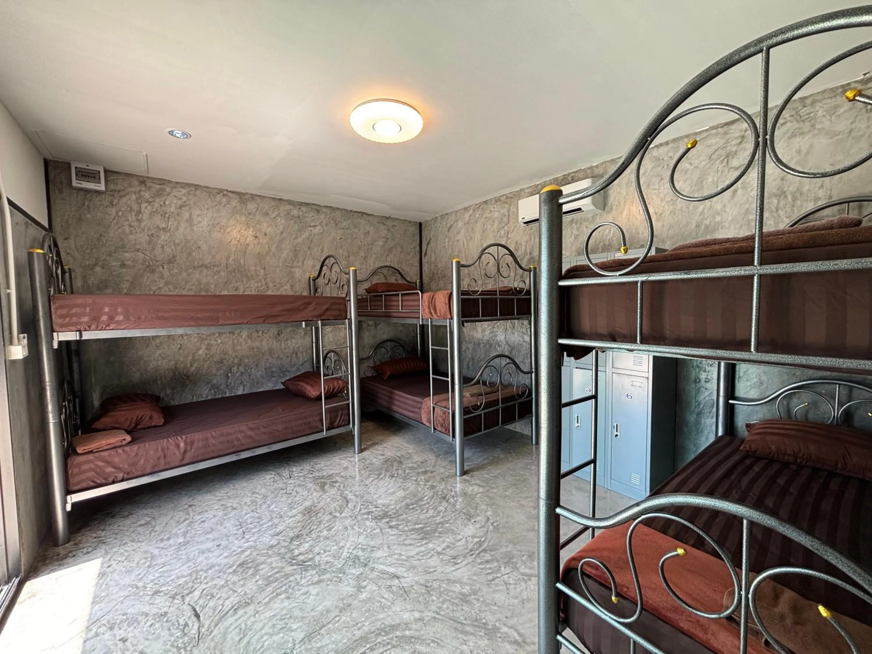 Bed in Golden Beach Resort Koh Phangan