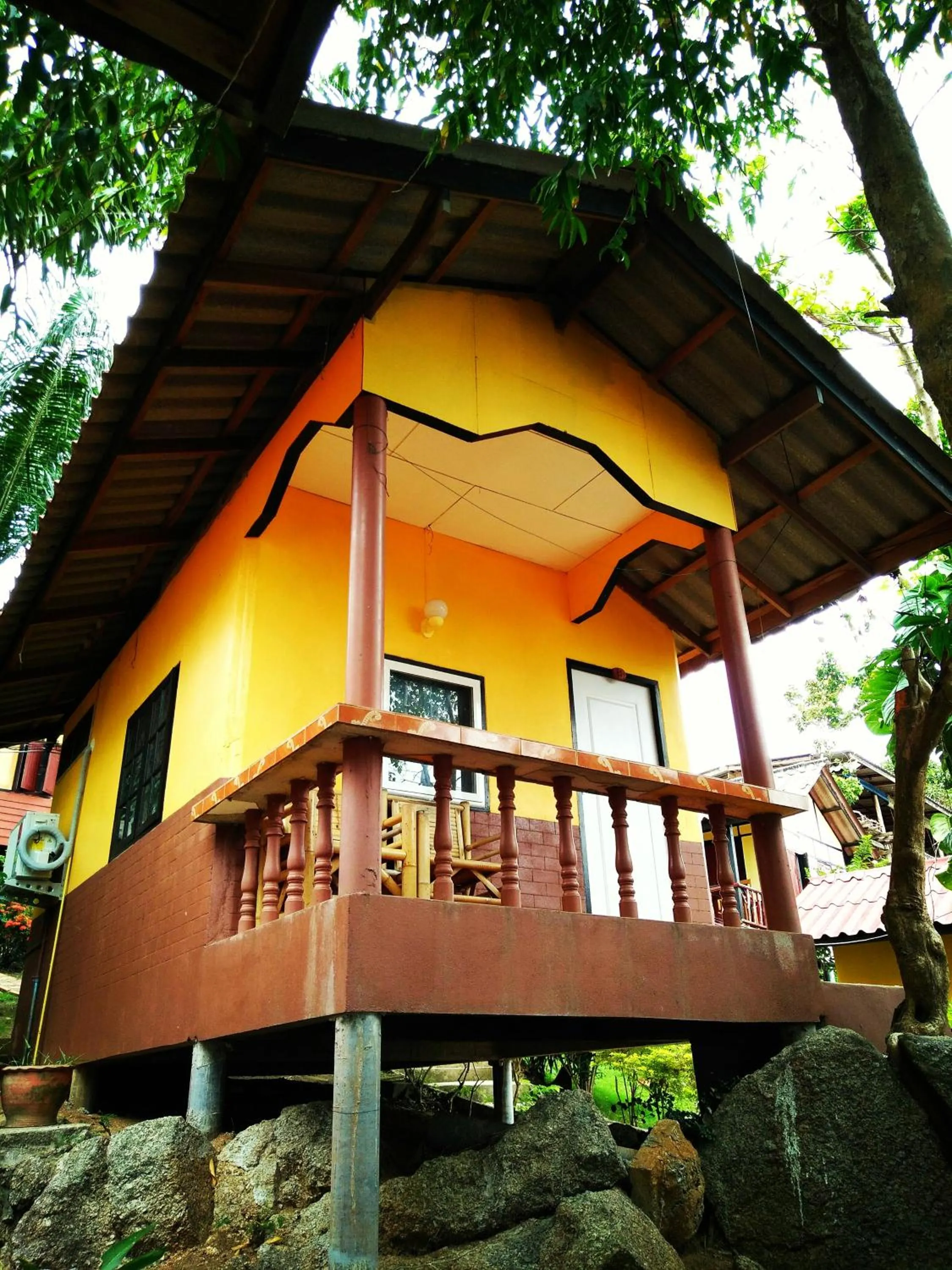 Facade/entrance in Golden Beach Resort Koh Phangan