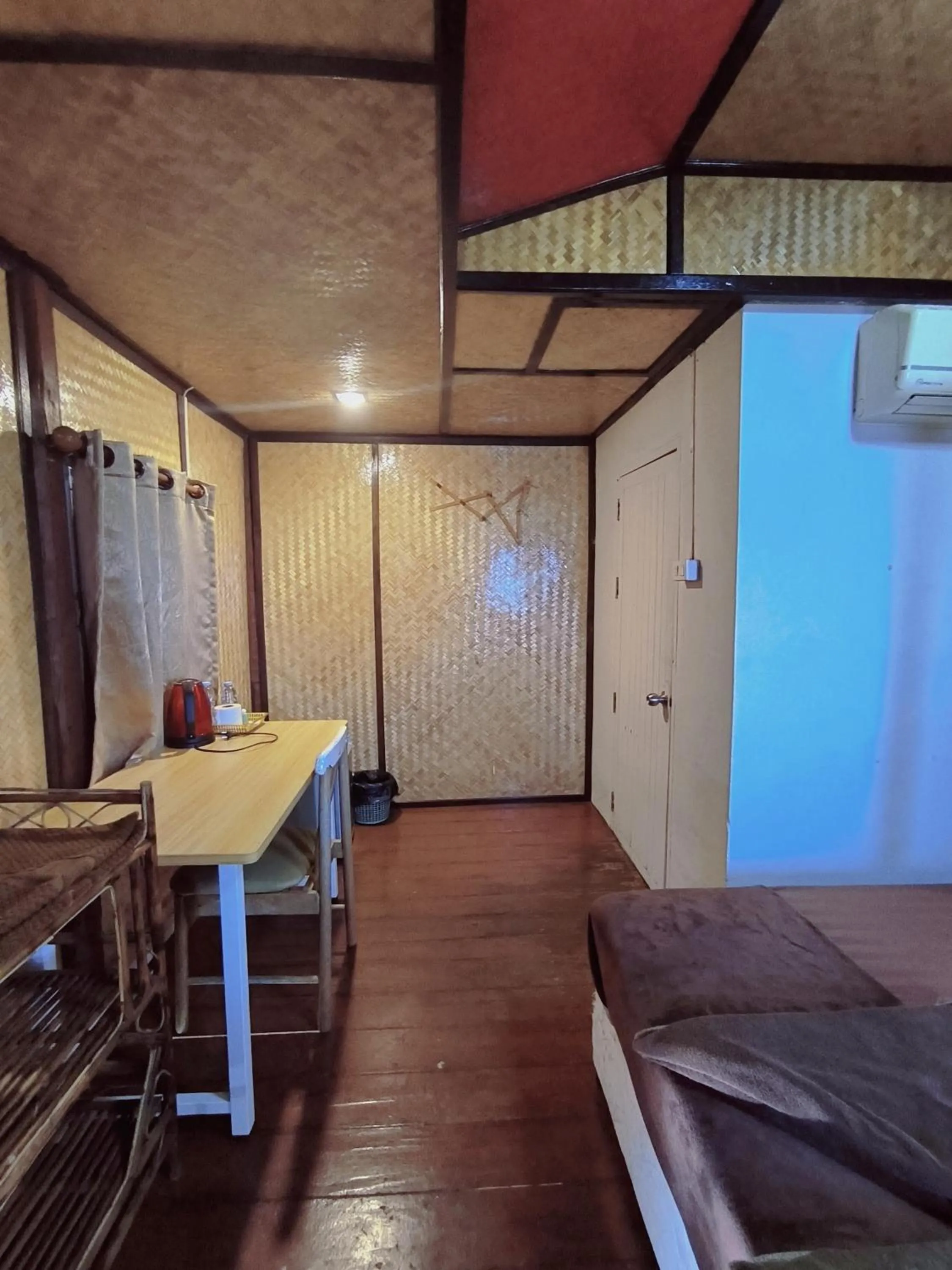 Bed in Golden Beach Resort Koh Phangan