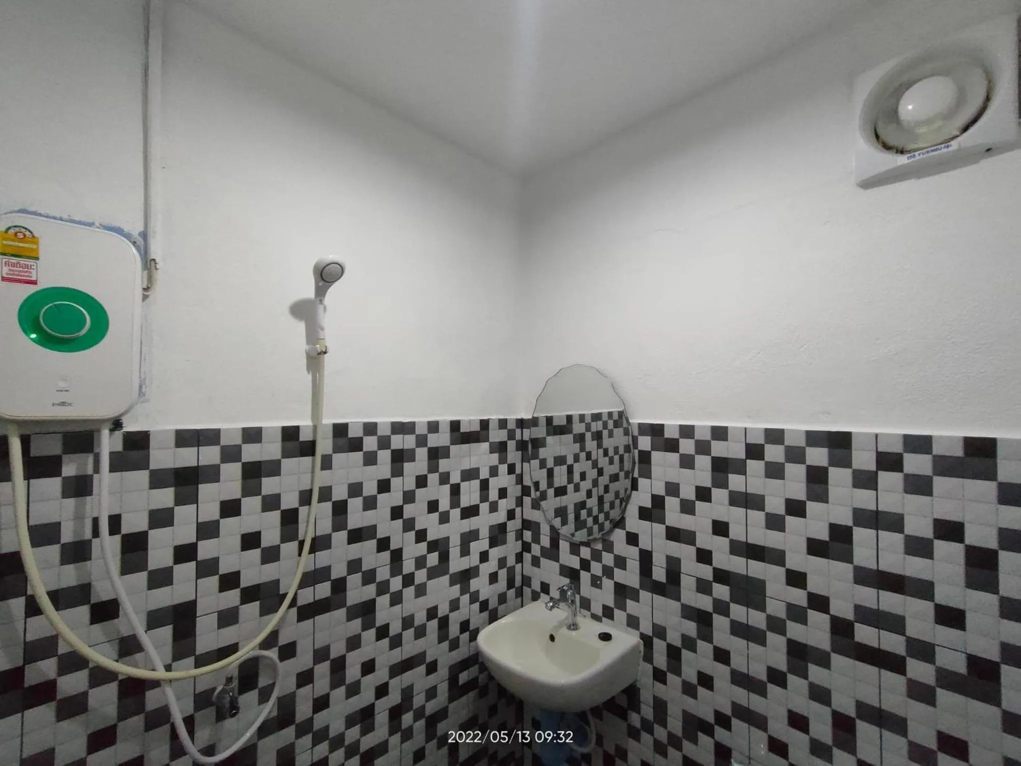 Shower in Golden Beach Resort Koh Phangan