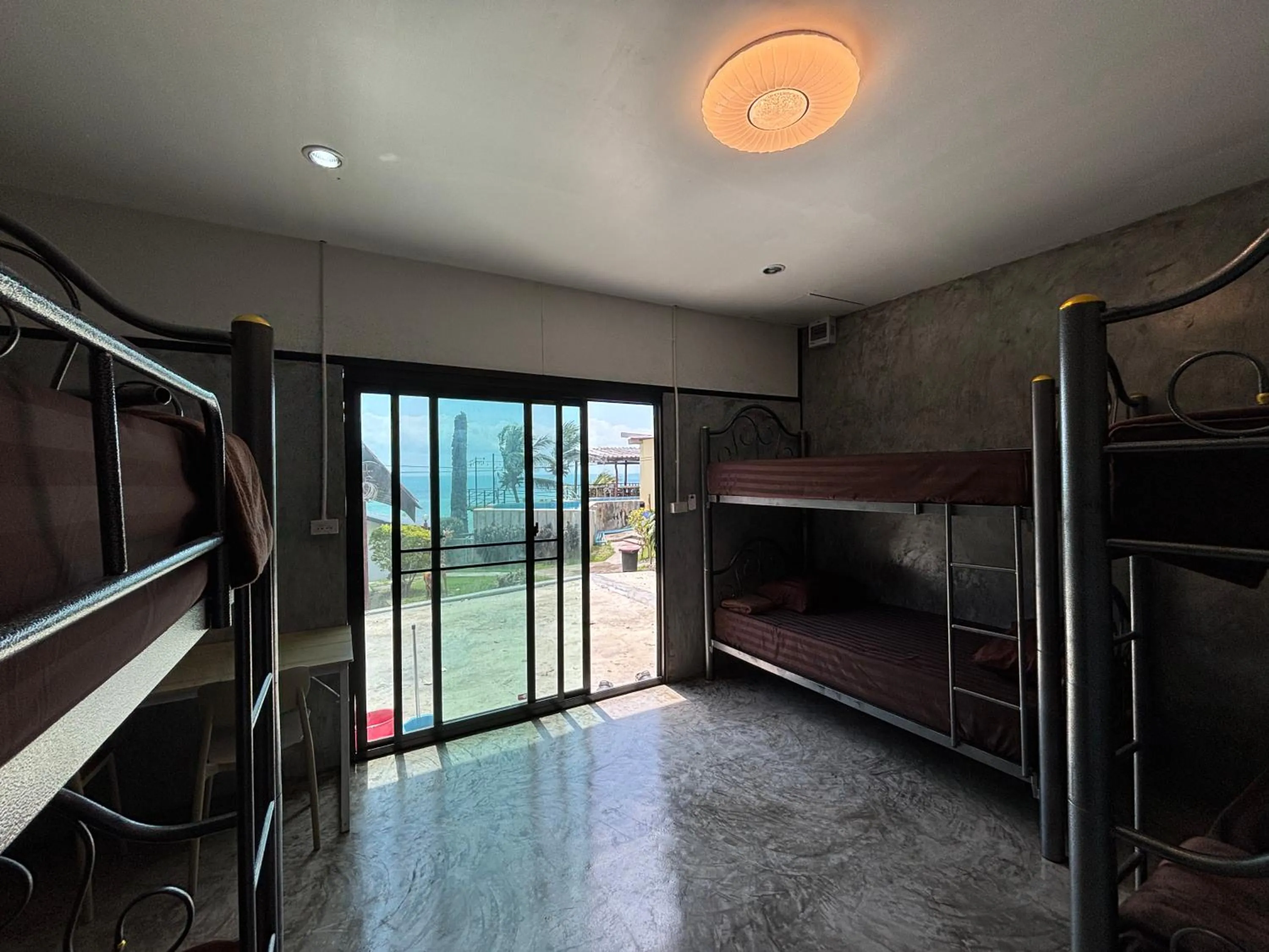 Bed in Golden Beach Resort Koh Phangan