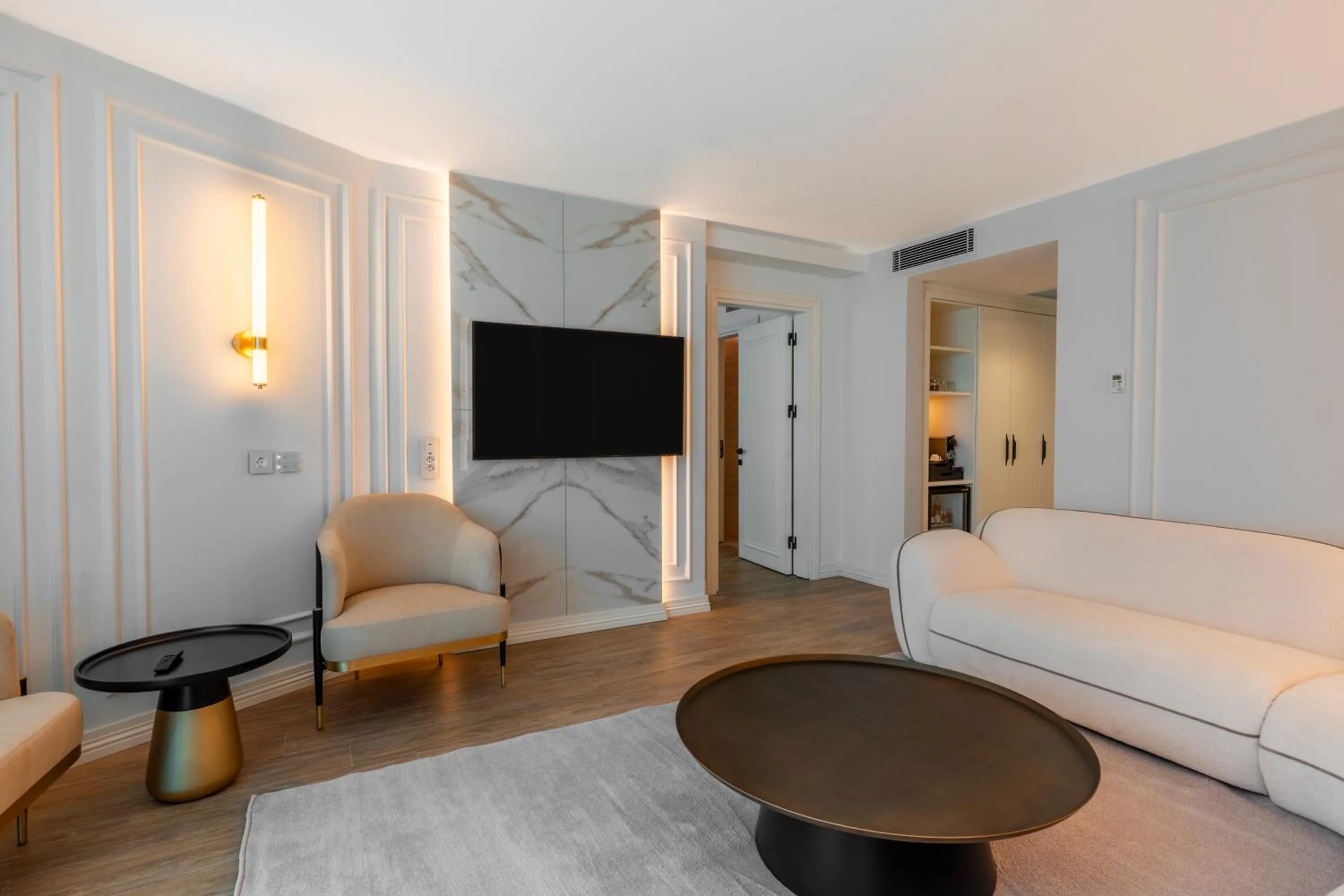 TV and multimedia, Bed in Qlusive Hotel