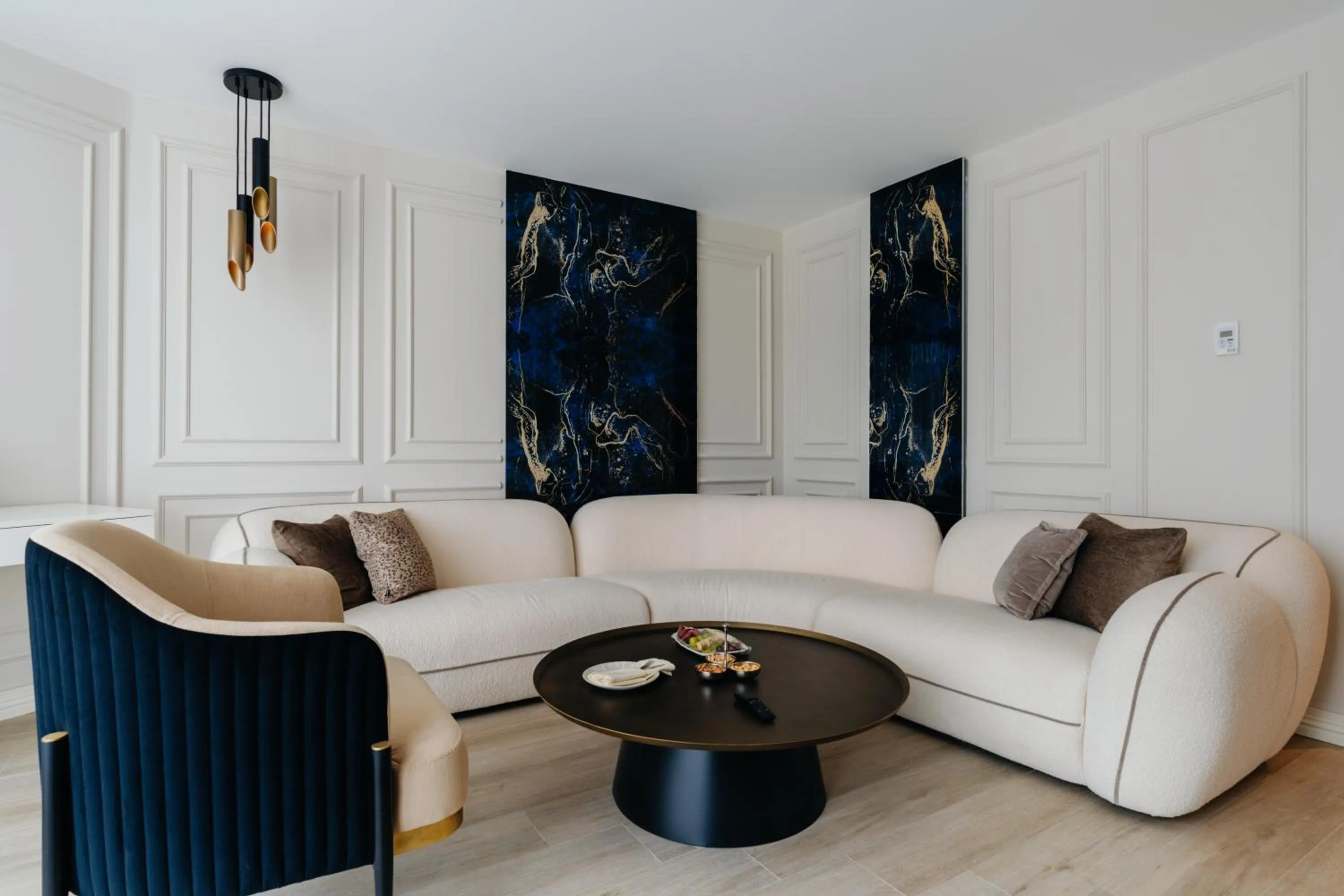 Living room in Qlusive Hotel