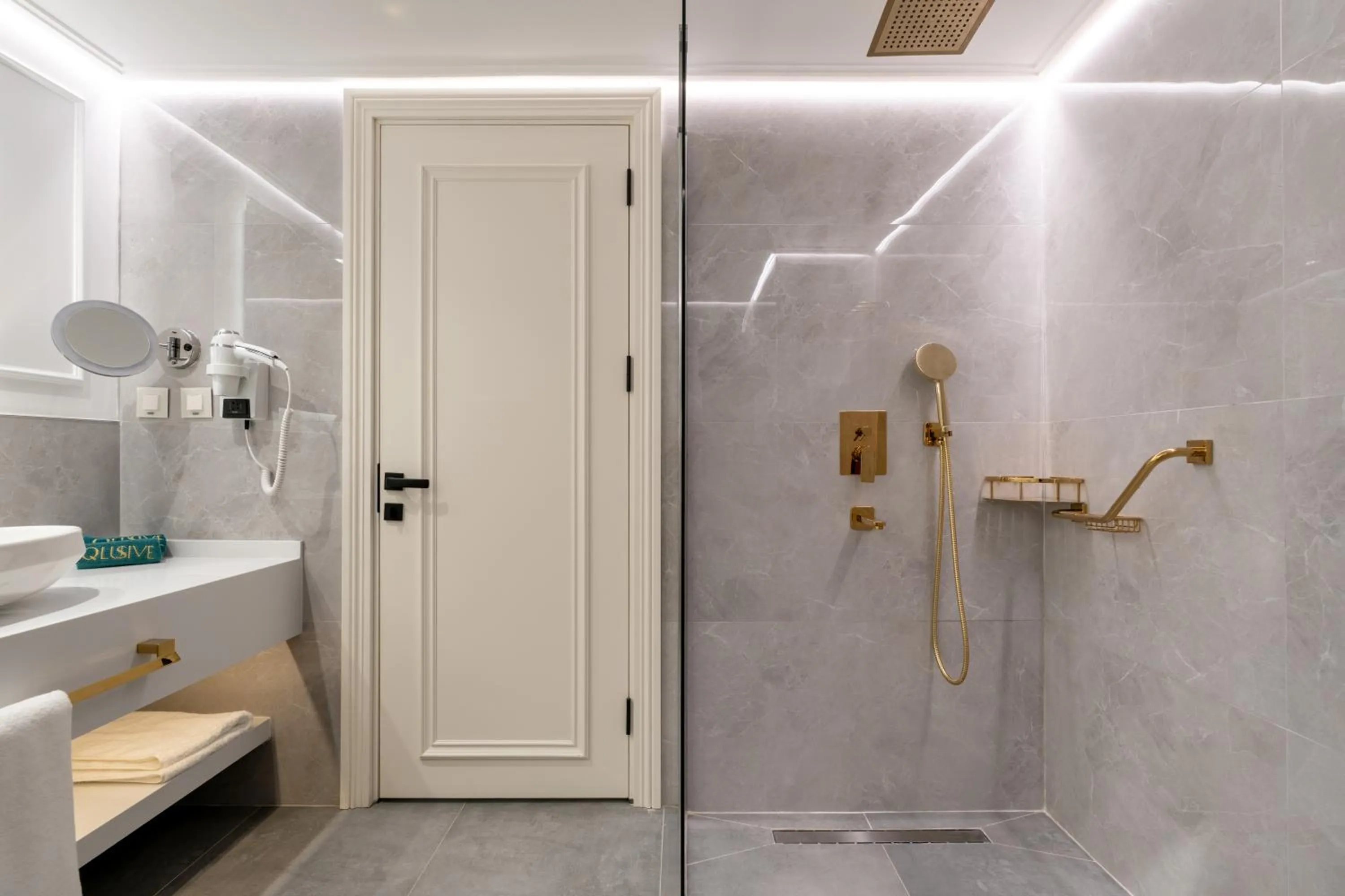 Bathroom in Qlusive Hotel