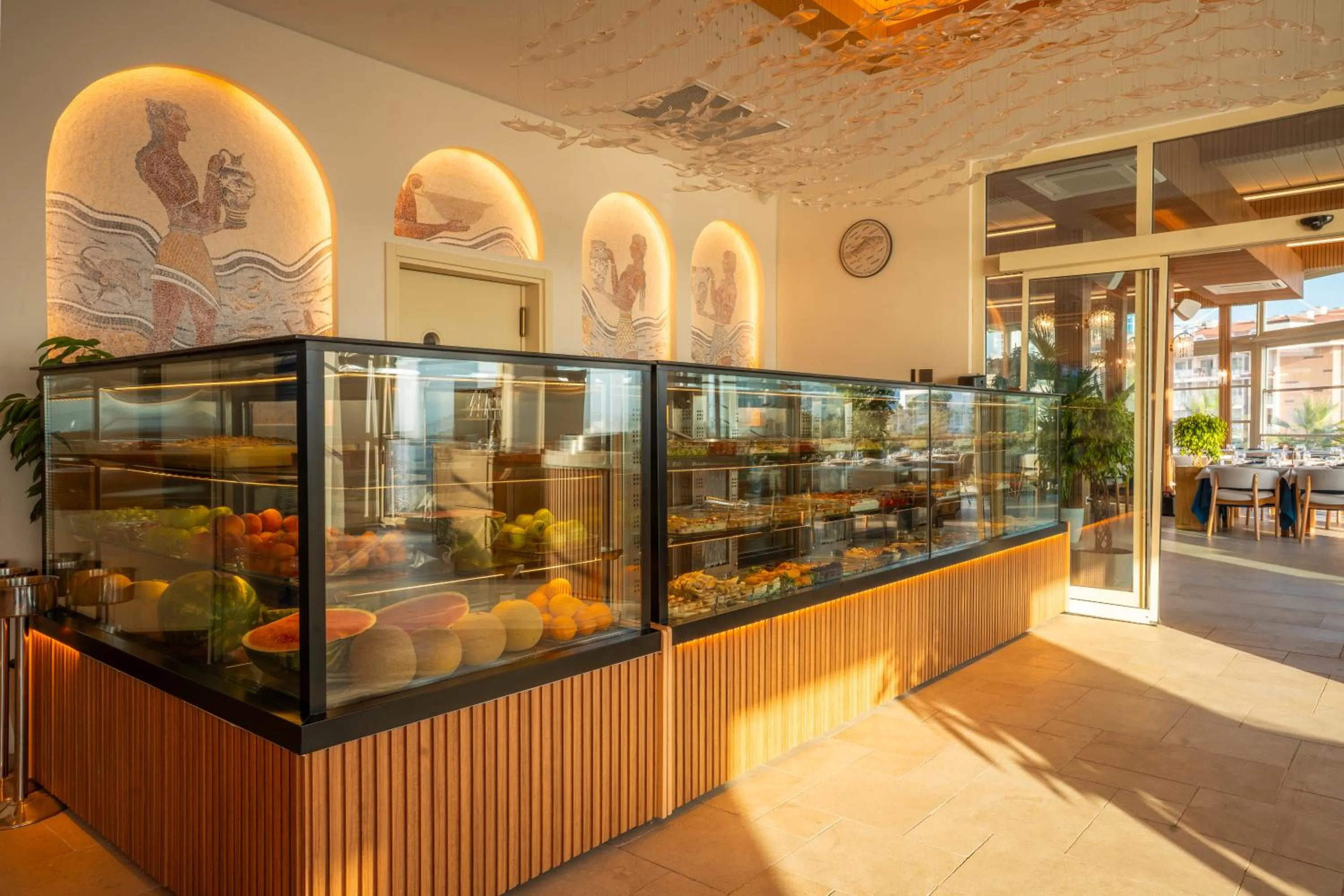 Restaurant/places to eat in Qlusive Hotel