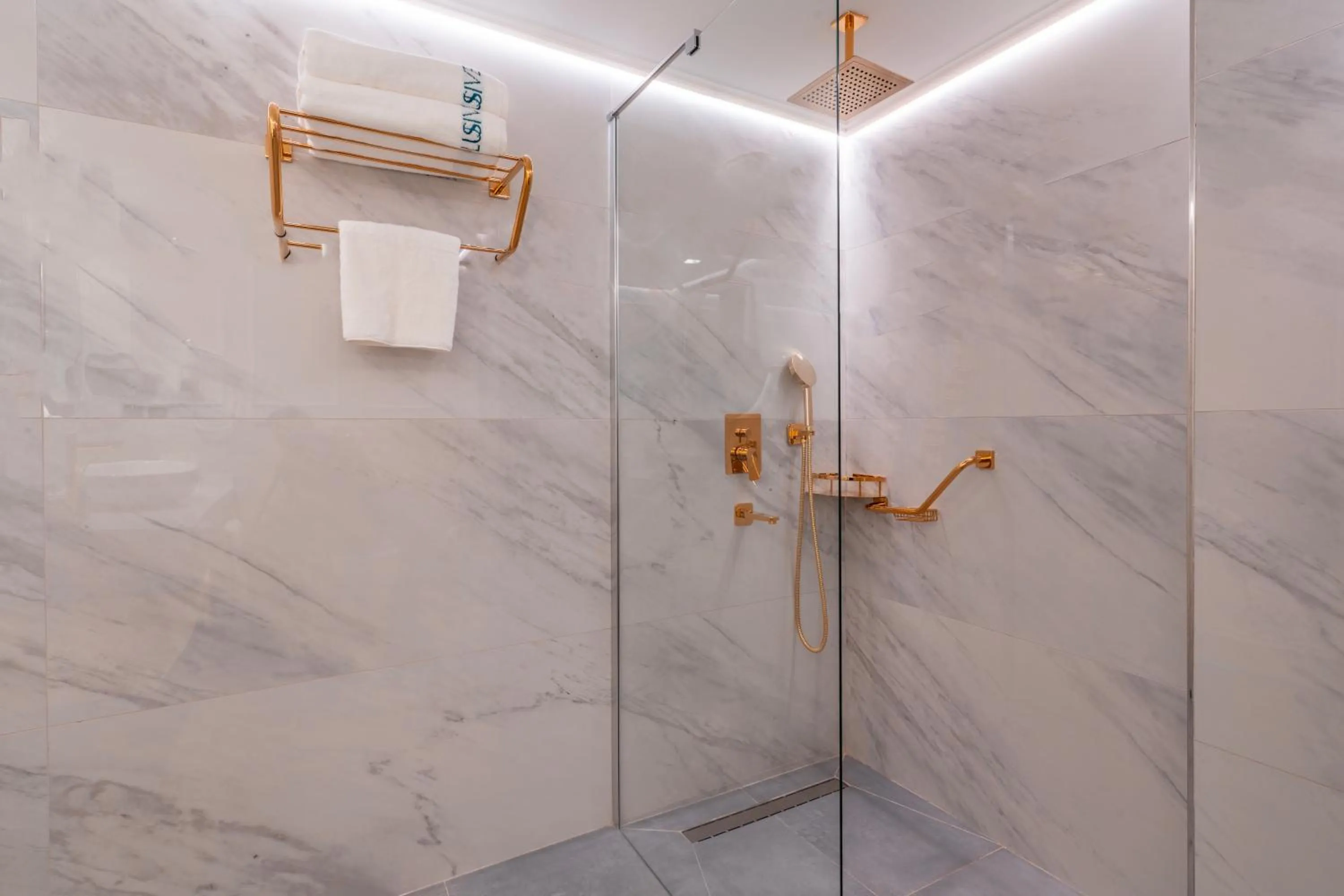 Bathroom in Qlusive Hotel