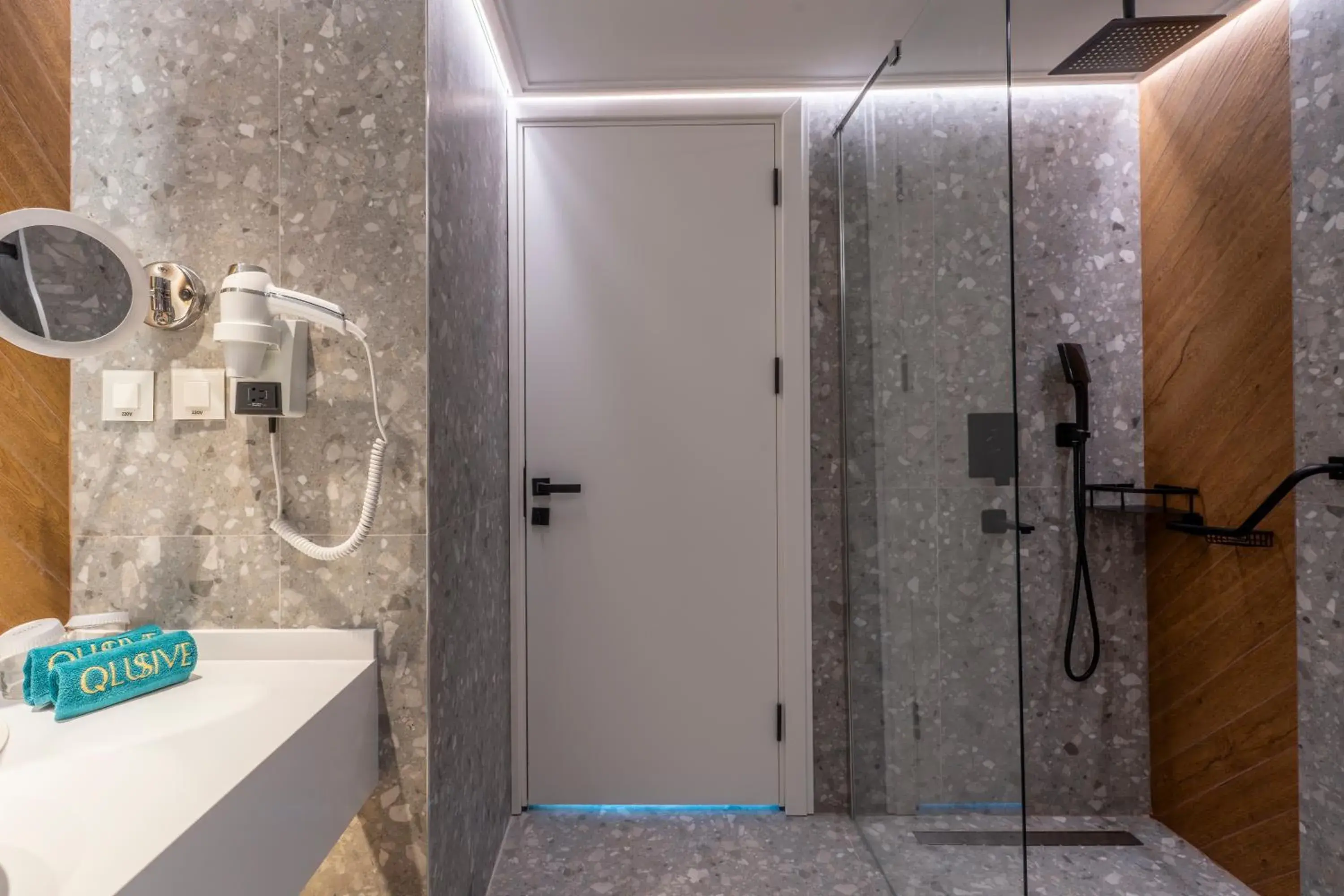 Deluxe Double Room with Sea View in Qlusive Hotel Deluxe Double Room with Sea View in Qlusive Hotel