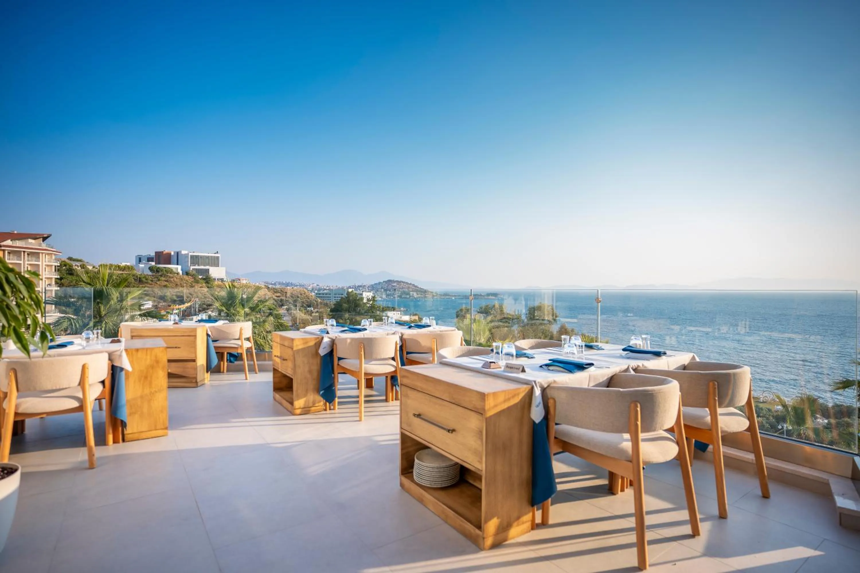 Restaurant/places to eat in Qlusive Hotel