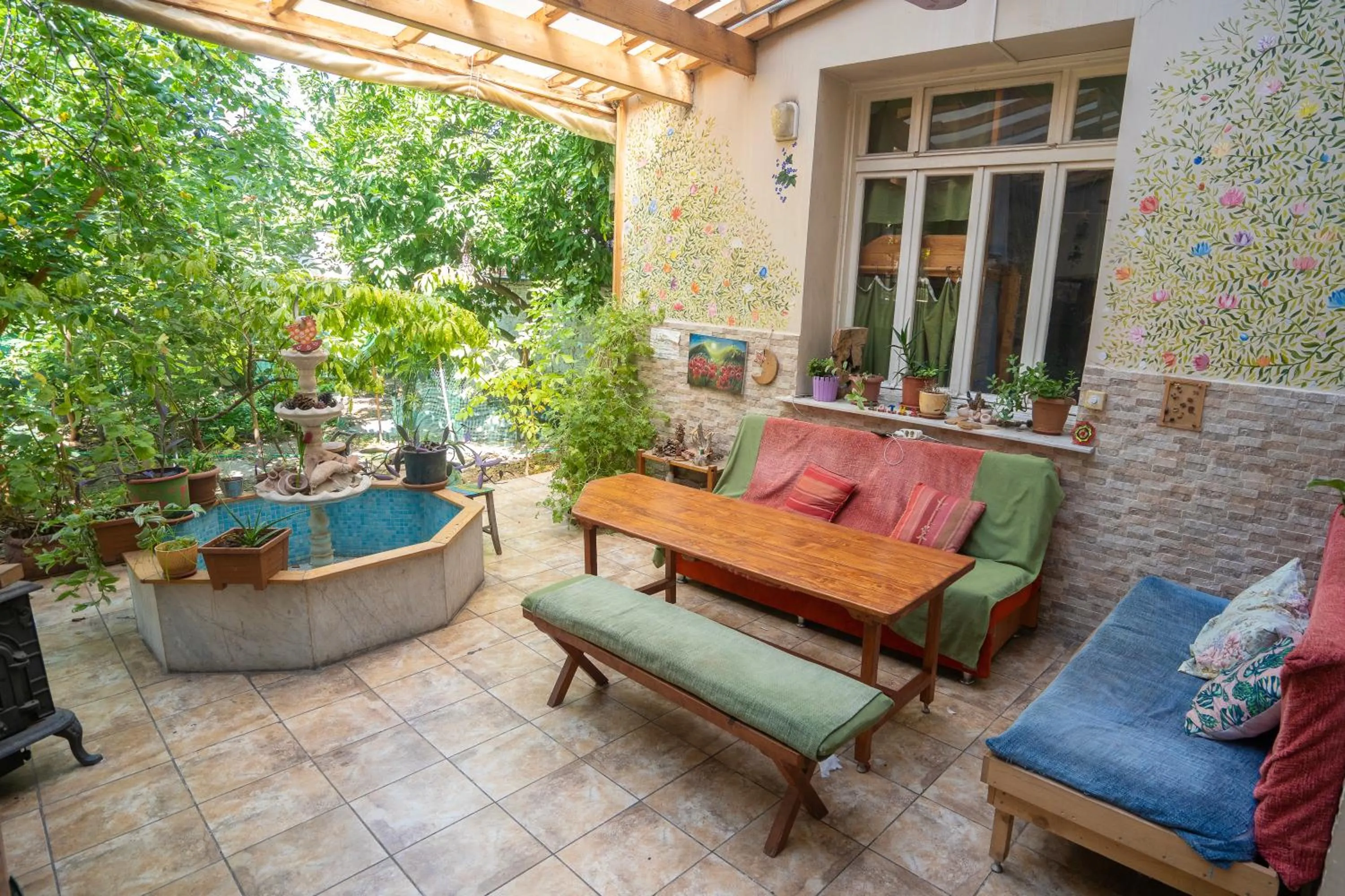 Spring in Lotus Garden Hostel Izmir