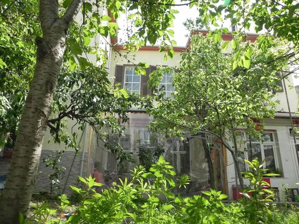 Patio in Lotus Garden Hostel Izmir