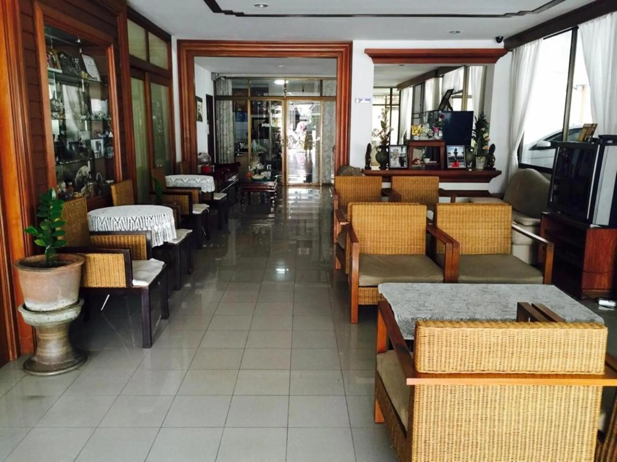 Restaurant/places to eat in Vipa House