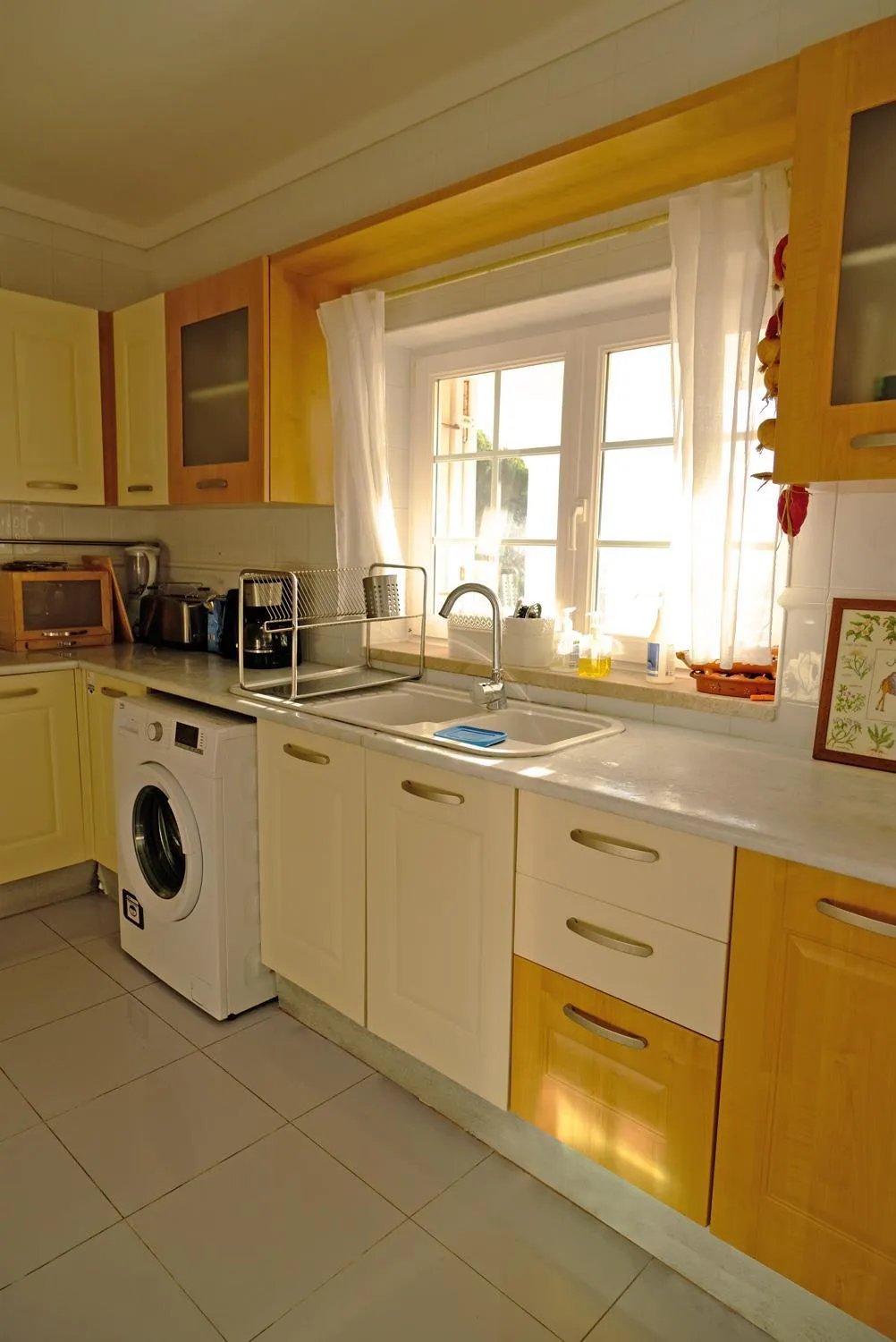 Communal kitchen in FreeSurfCamp