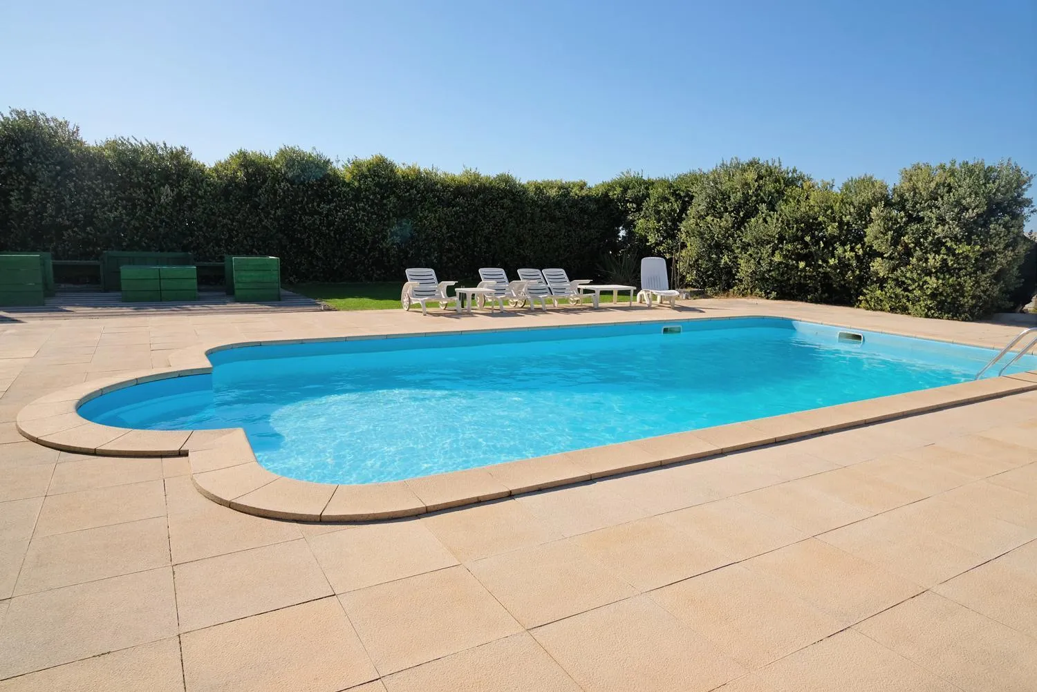 Swimming pool in FreeSurfCamp