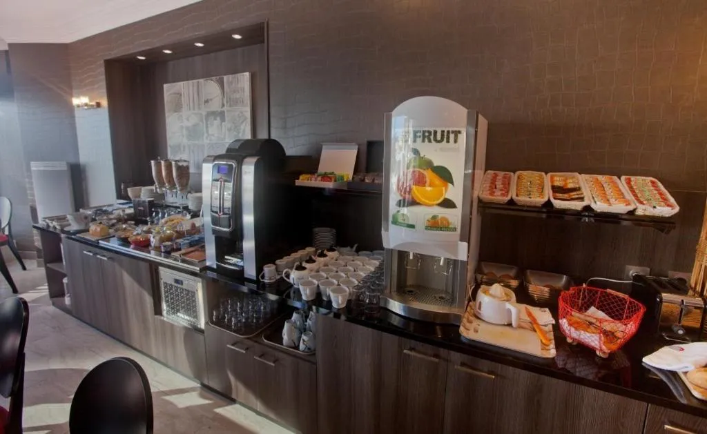 Continental breakfast in Hôtel Le Floreal