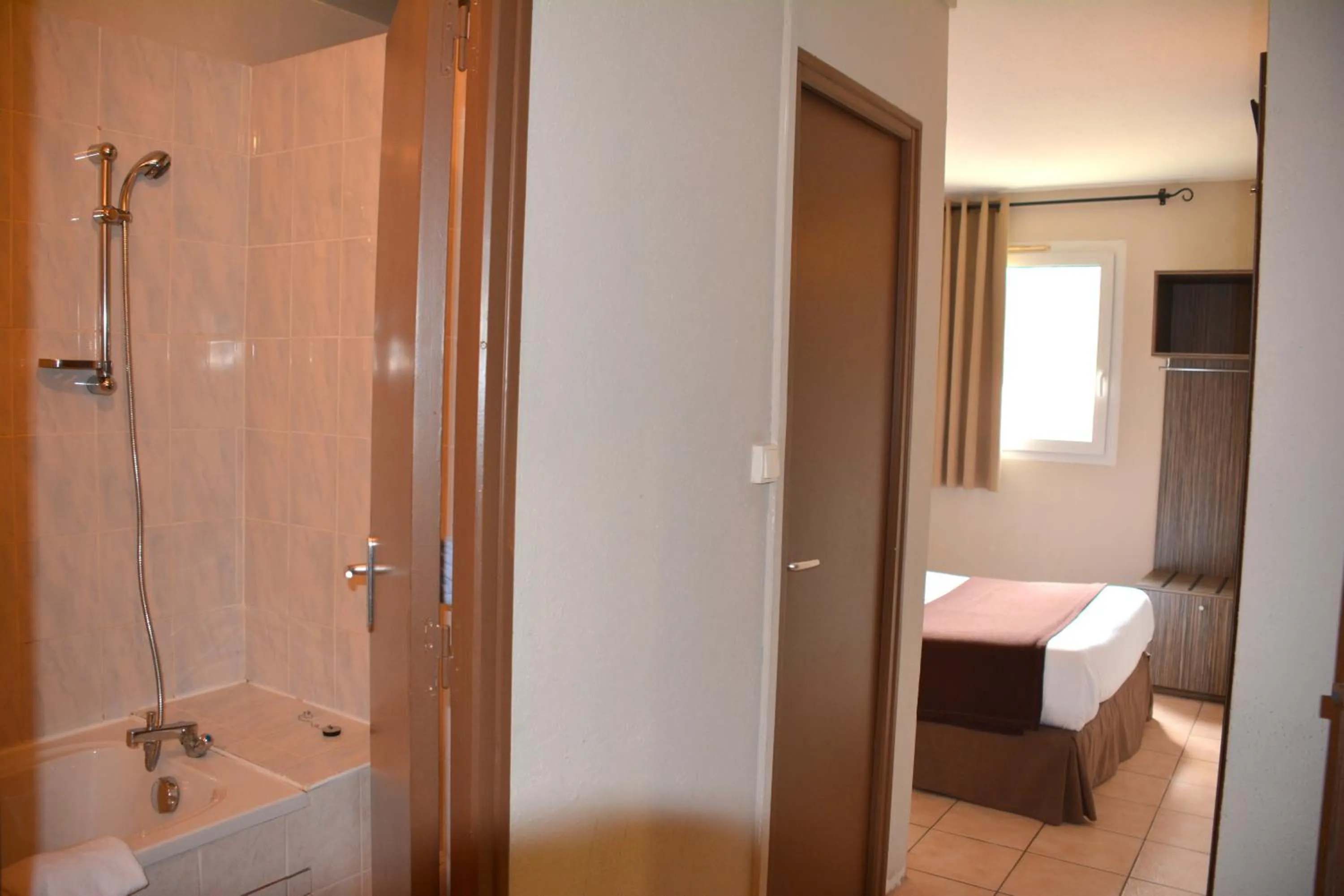 Bedroom in Hôtel Le Floreal