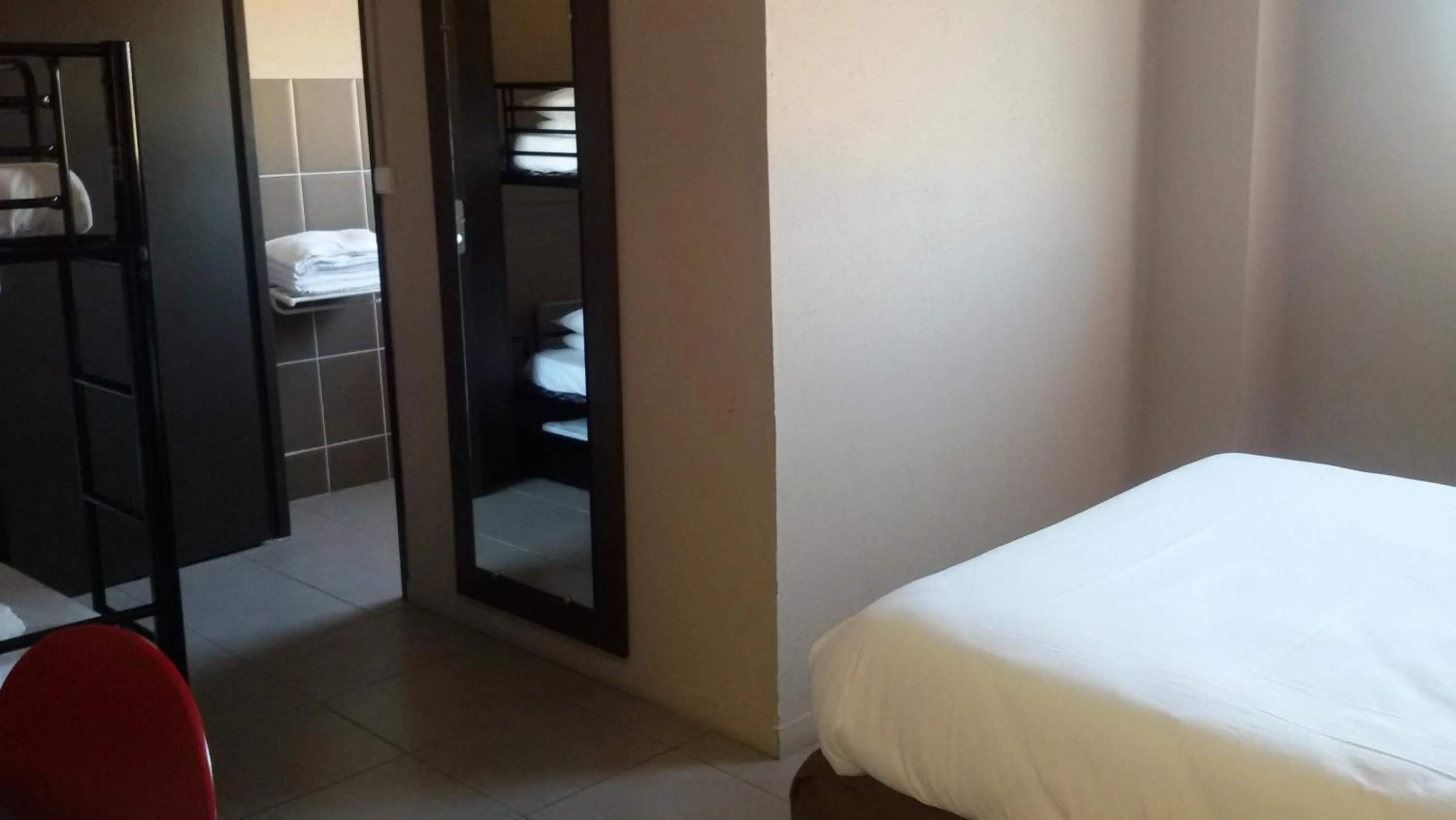 Bedroom in Hôtel Le Floreal