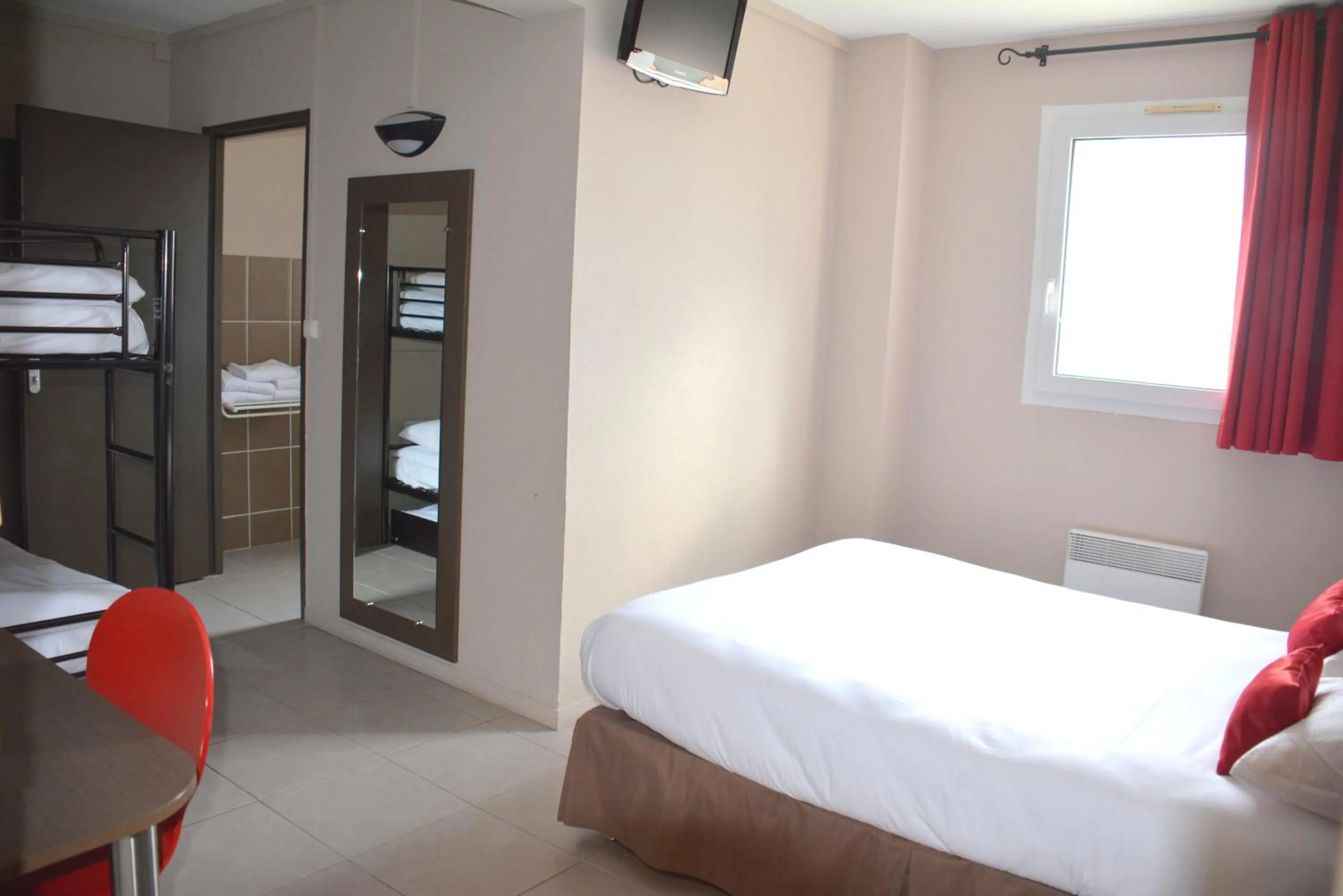 Bedroom in Hôtel Le Floreal