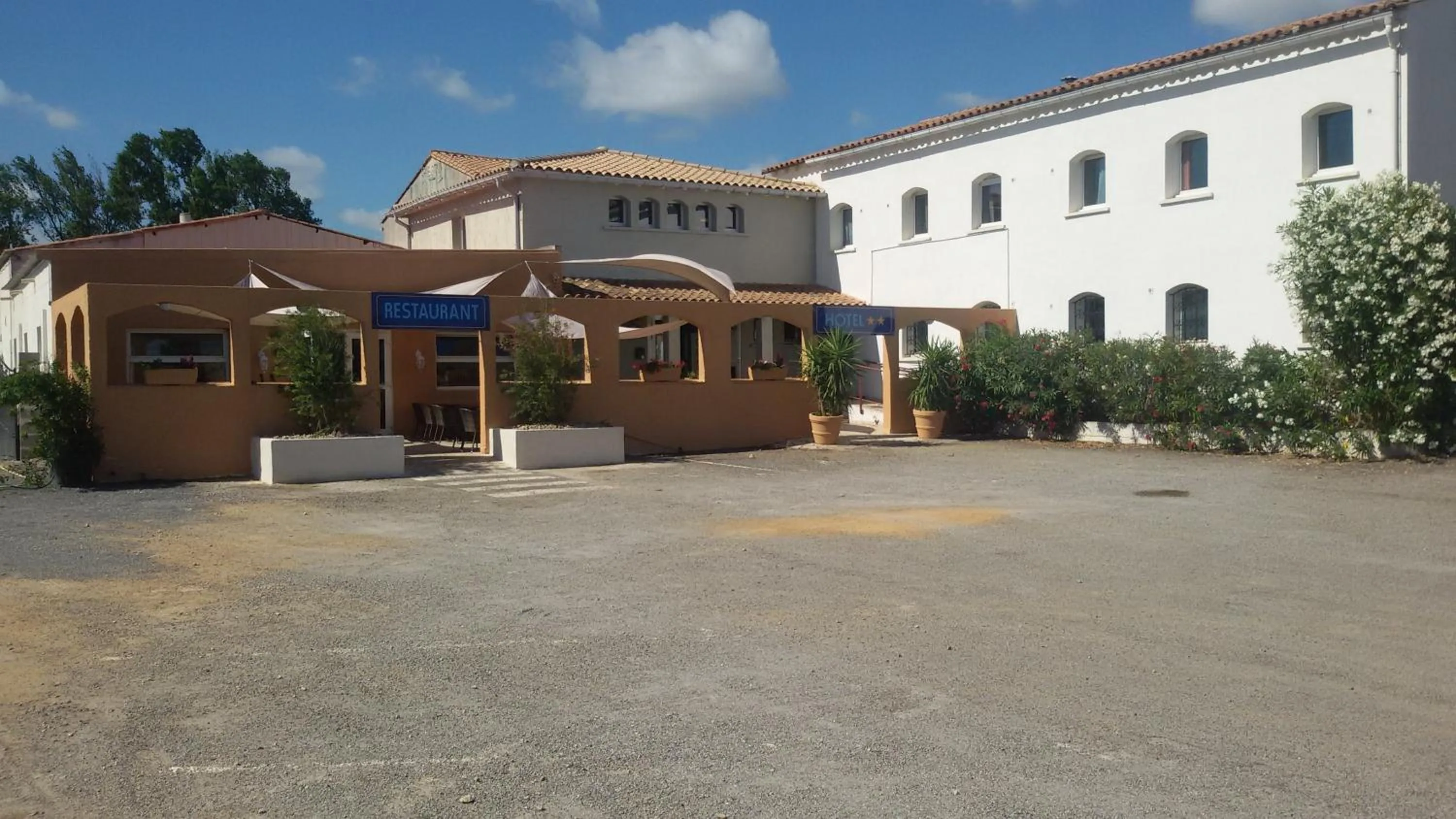 Facade/entrance in Hôtel Le Floreal