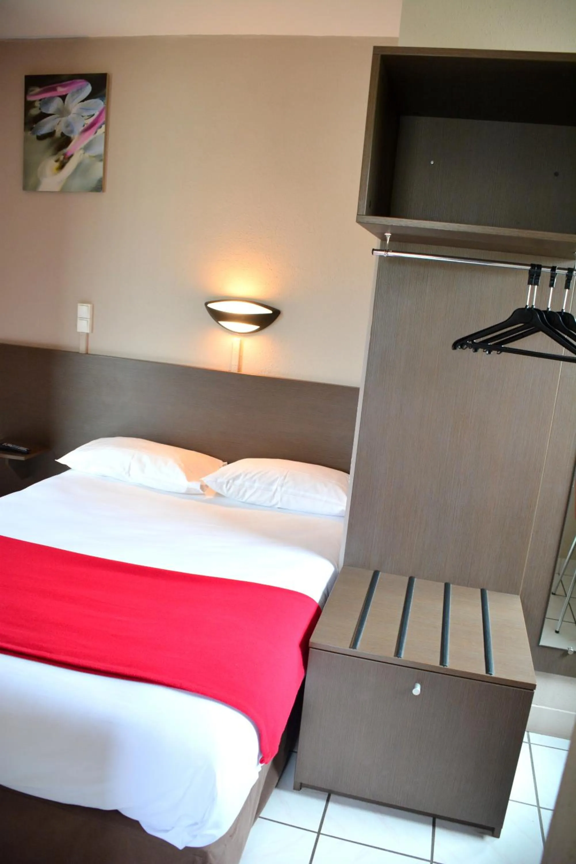 Bedroom in Hôtel Le Floreal