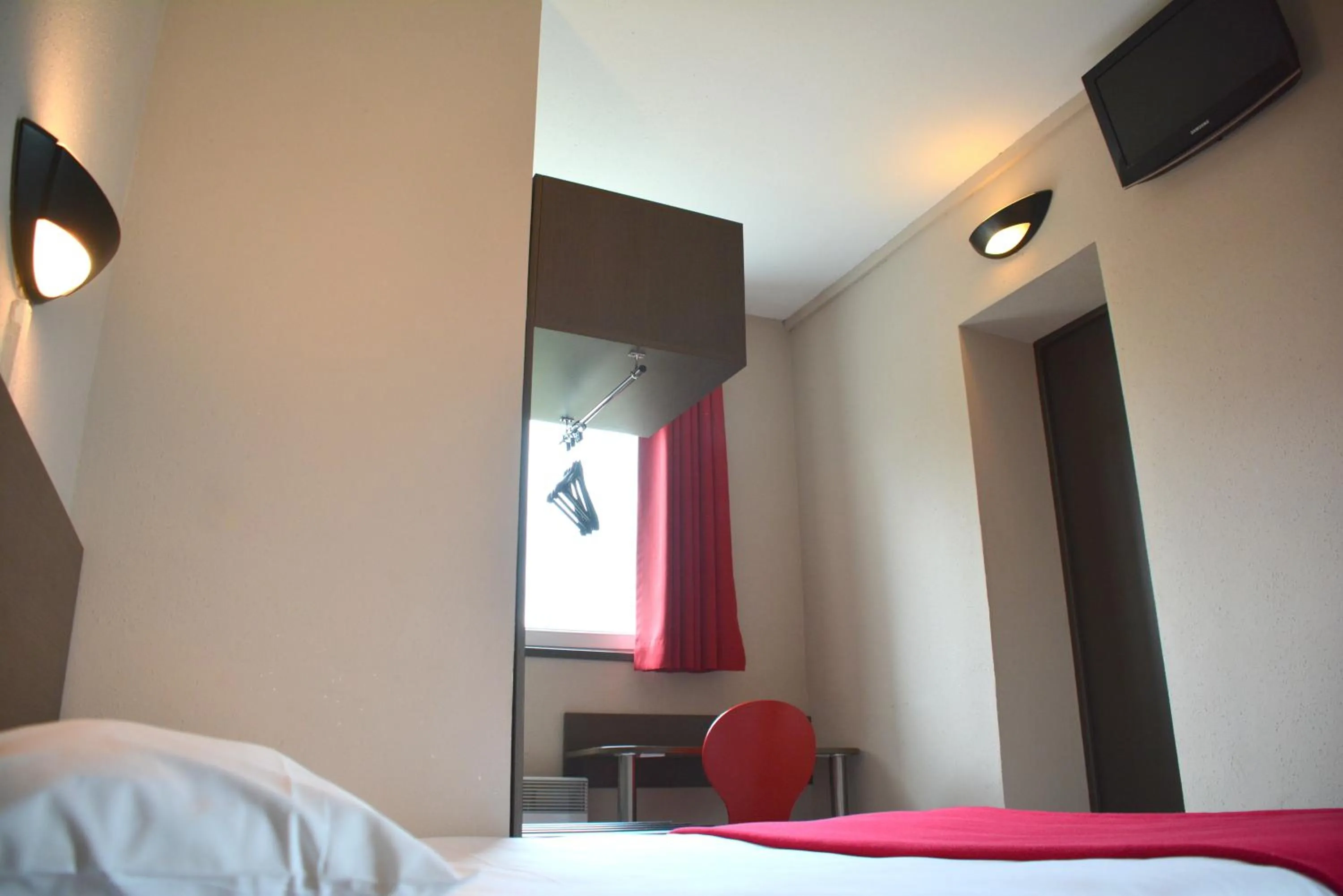 Bedroom in Hôtel Le Floreal