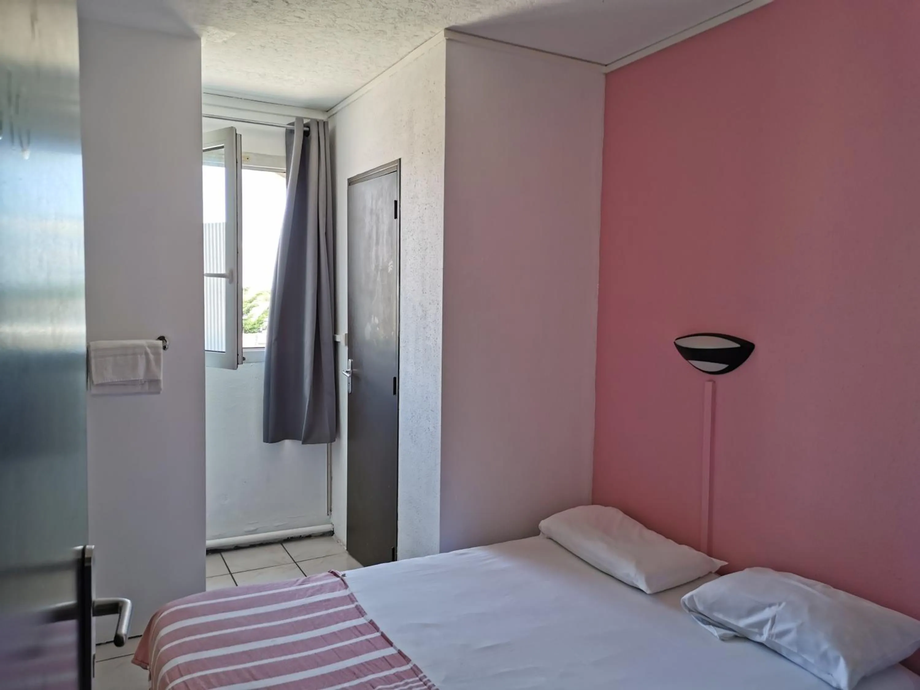 Photo of the whole room in Hôtel Le Floreal