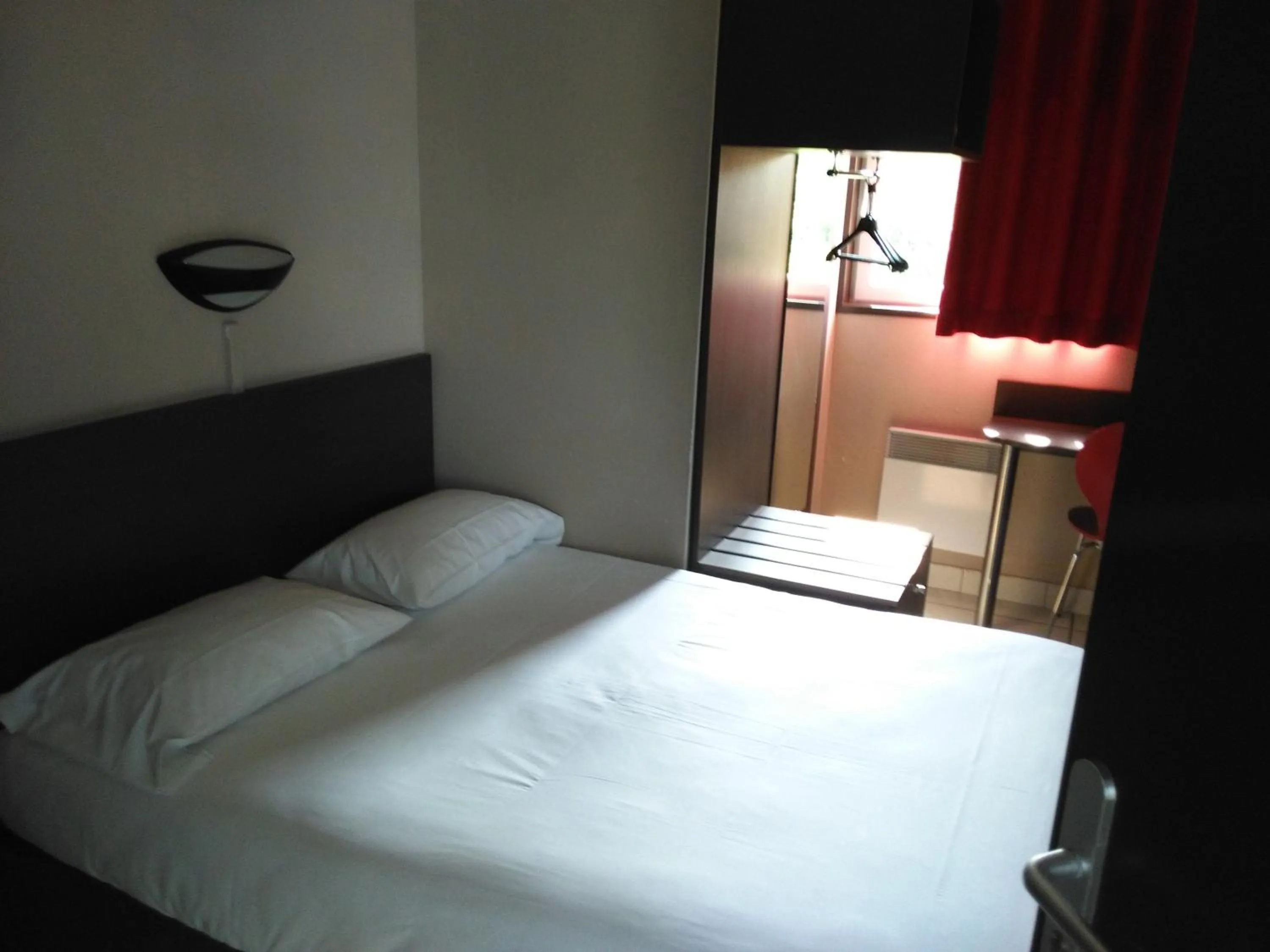 Bedroom in Hôtel Le Floreal