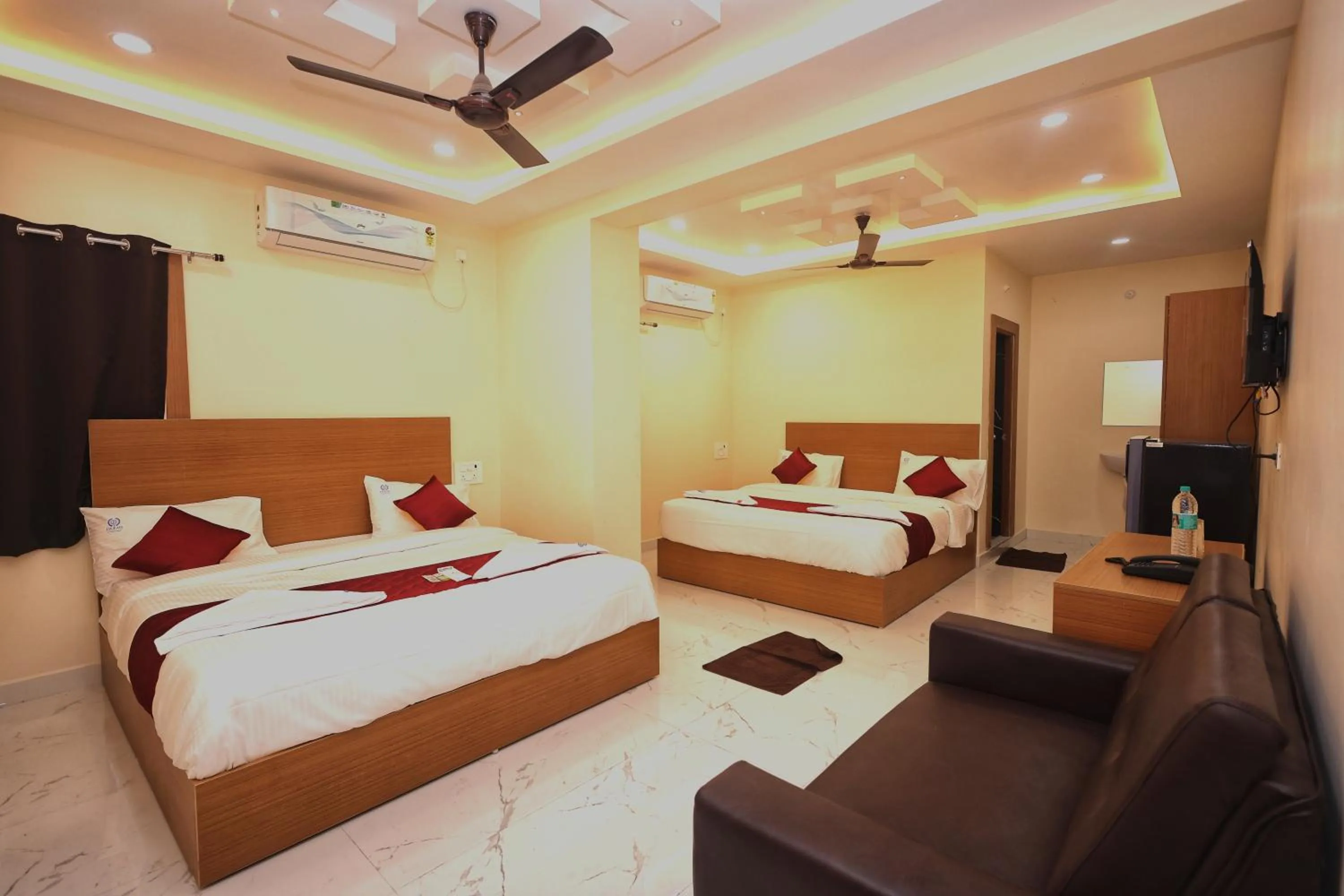 Bed in Jay & Jas Hotel