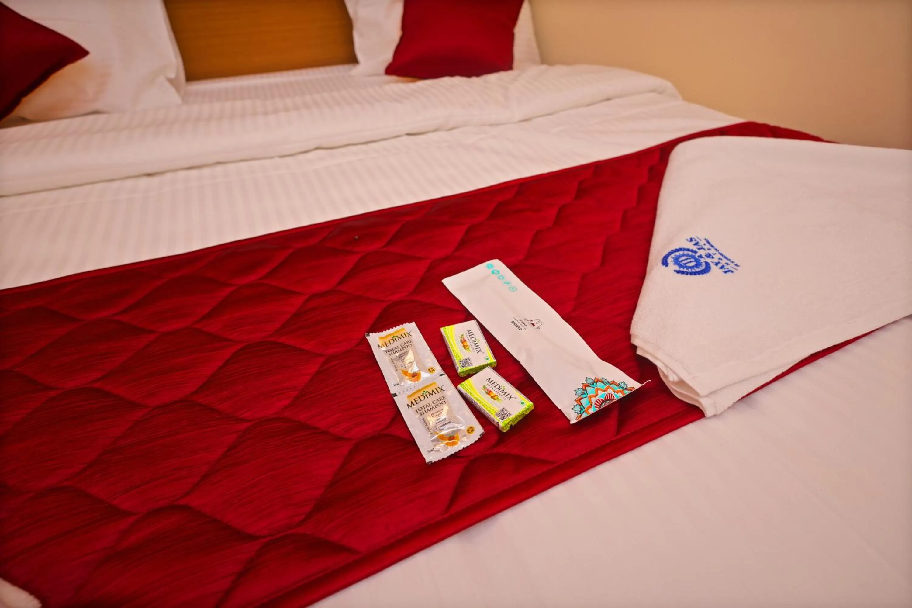 Bed in Jay & Jas Hotel