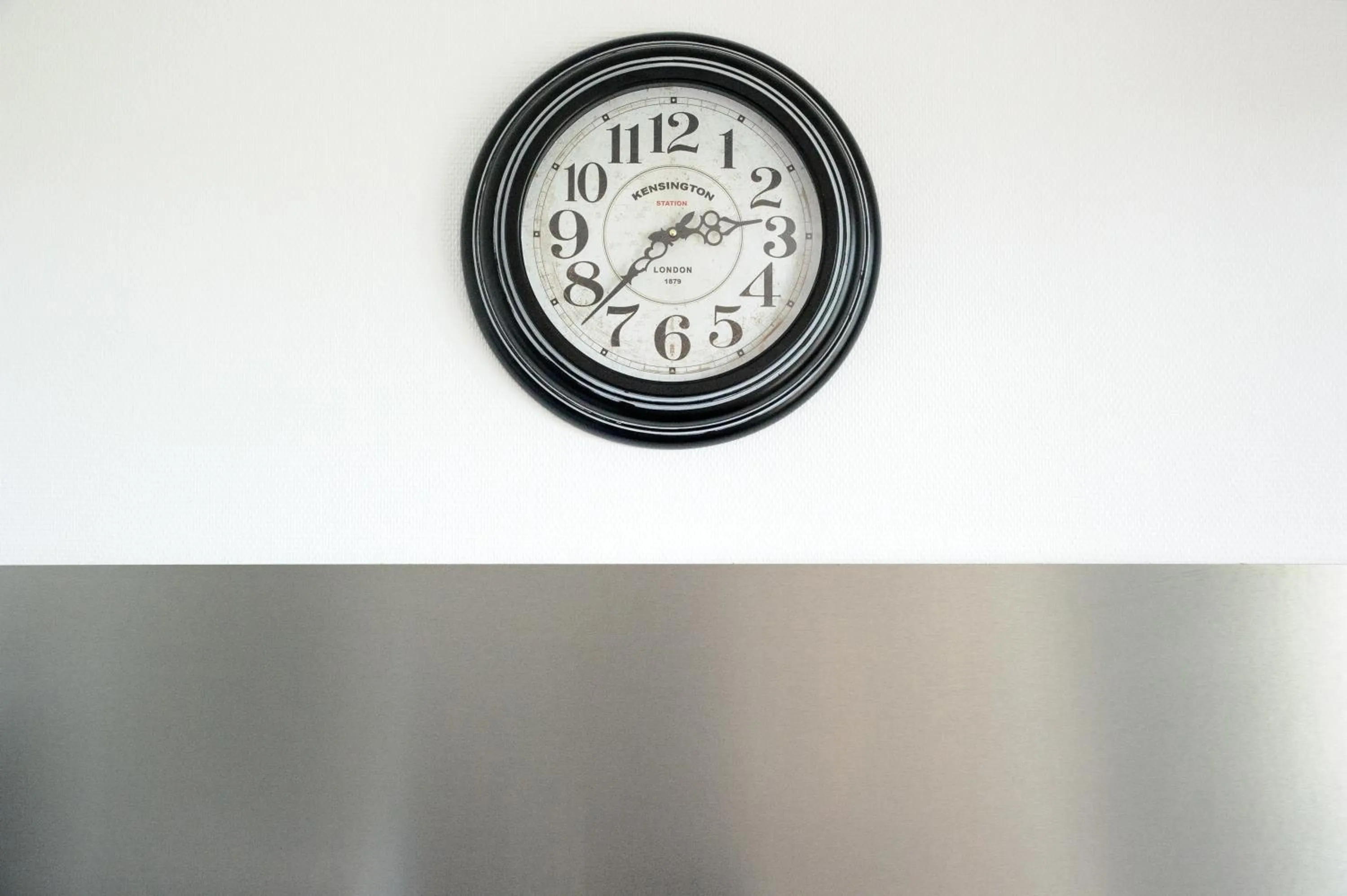 Decorative detail in Le Marnois-Gare