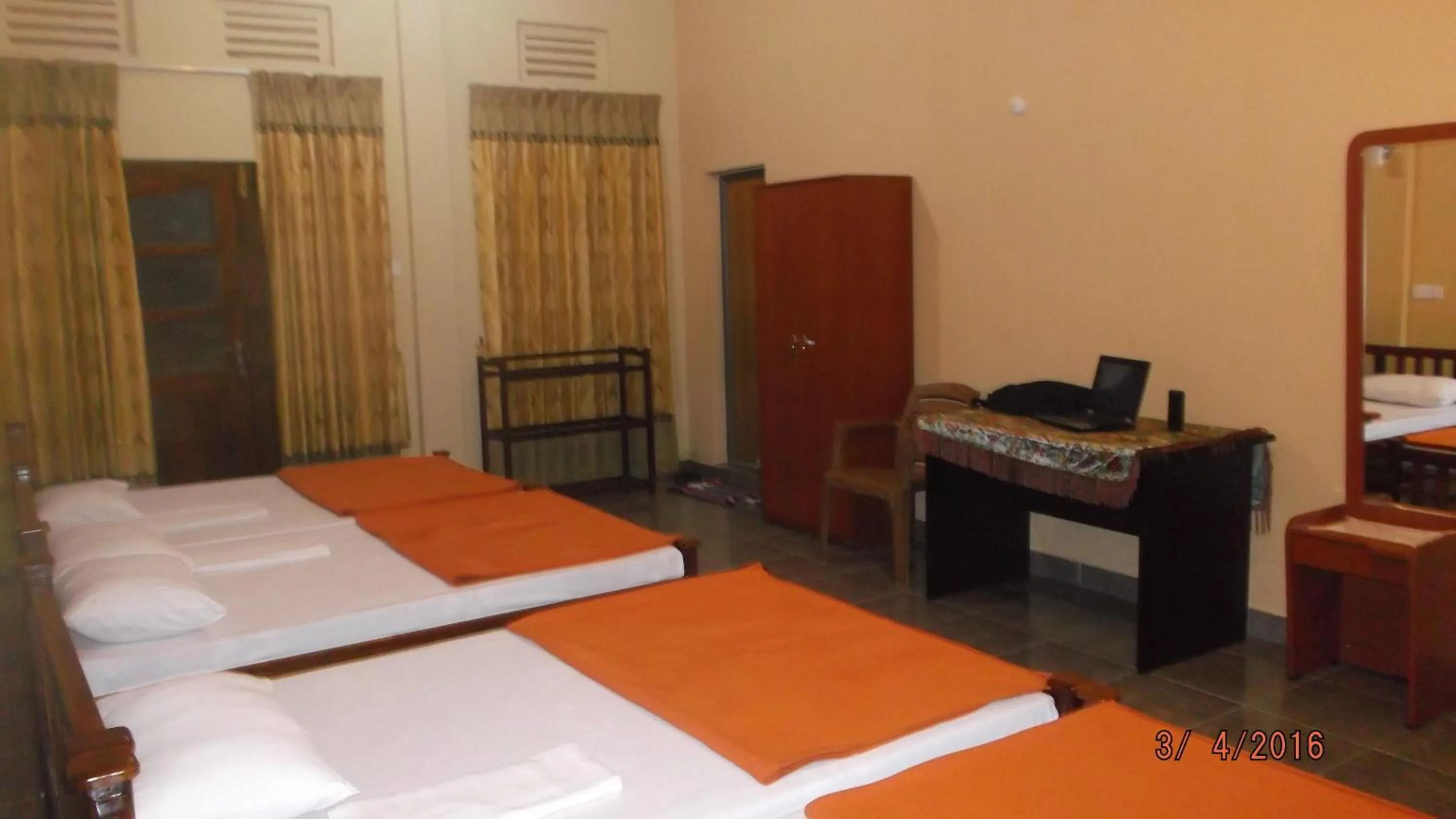 Photo of the whole room, Bed in Anura Guest Inn