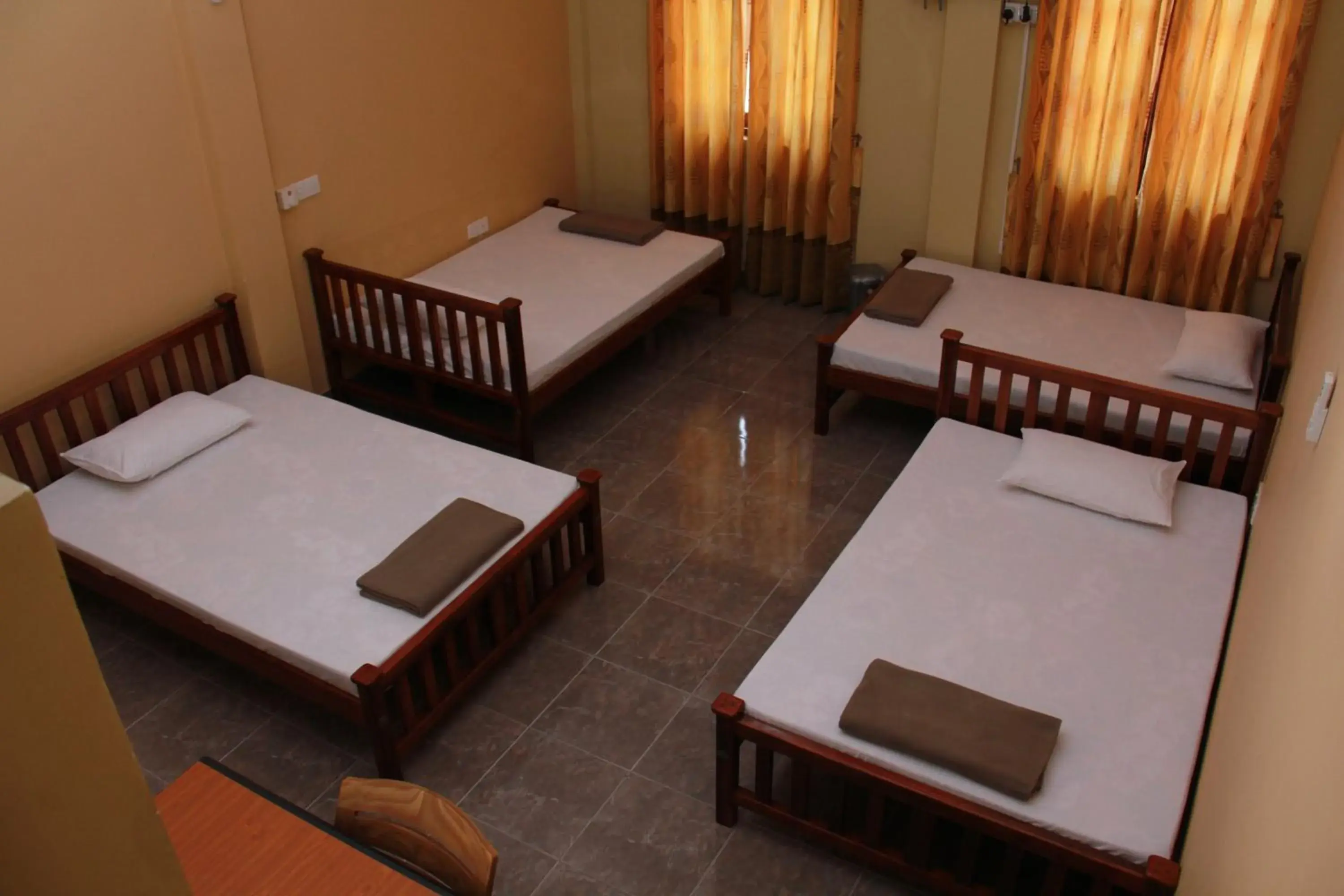 Quadruple Room with Bathroom in Anura Guest Inn Quadruple Room with Bathroom in Anura Guest Inn