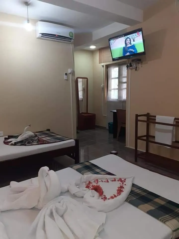 Bed in Anura Guest Inn