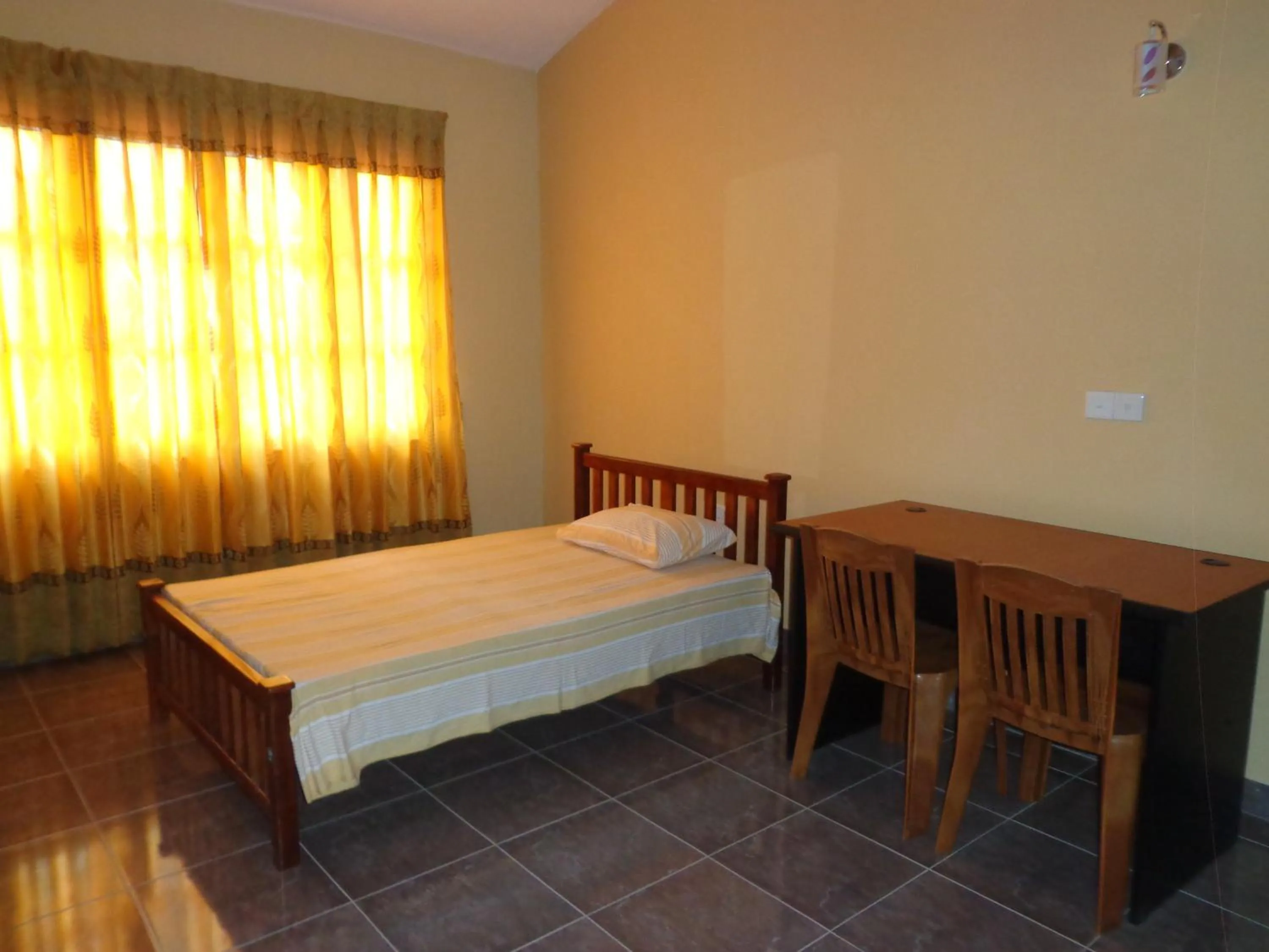 Day, Bed in Anura Guest Inn