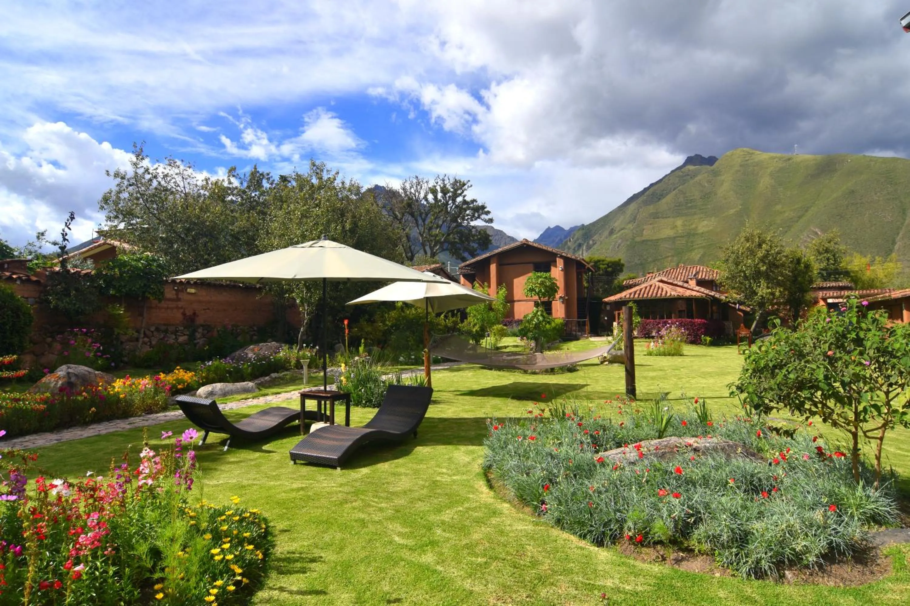 Garden view in Lizzy Wasi Urubamba