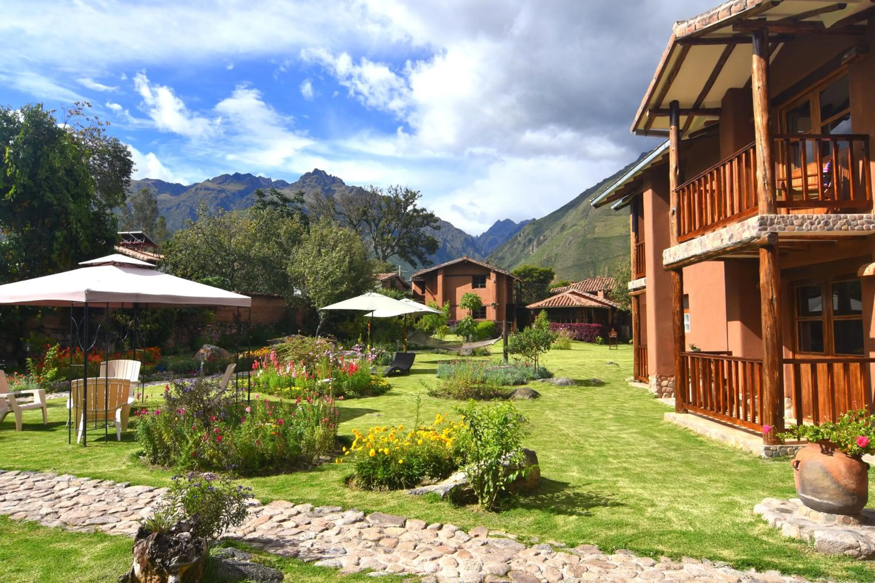 Garden view in Lizzy Wasi Urubamba
