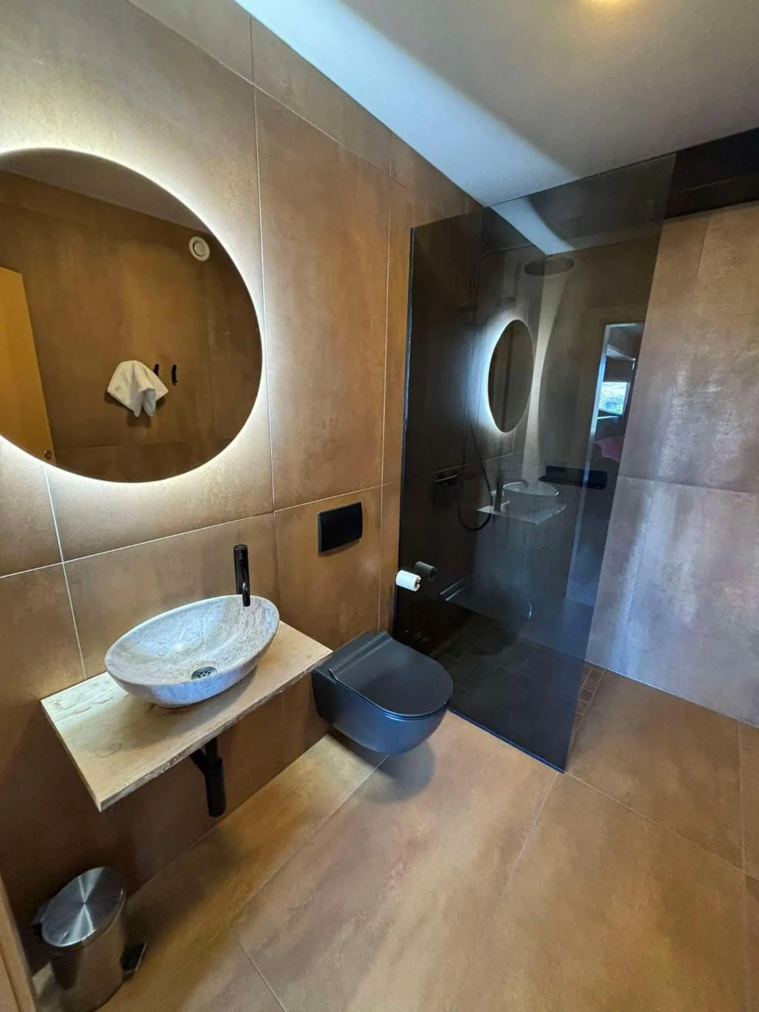 Shower in Hotel Kjarnalundur- Aurora Dream - Lodges and Rooms