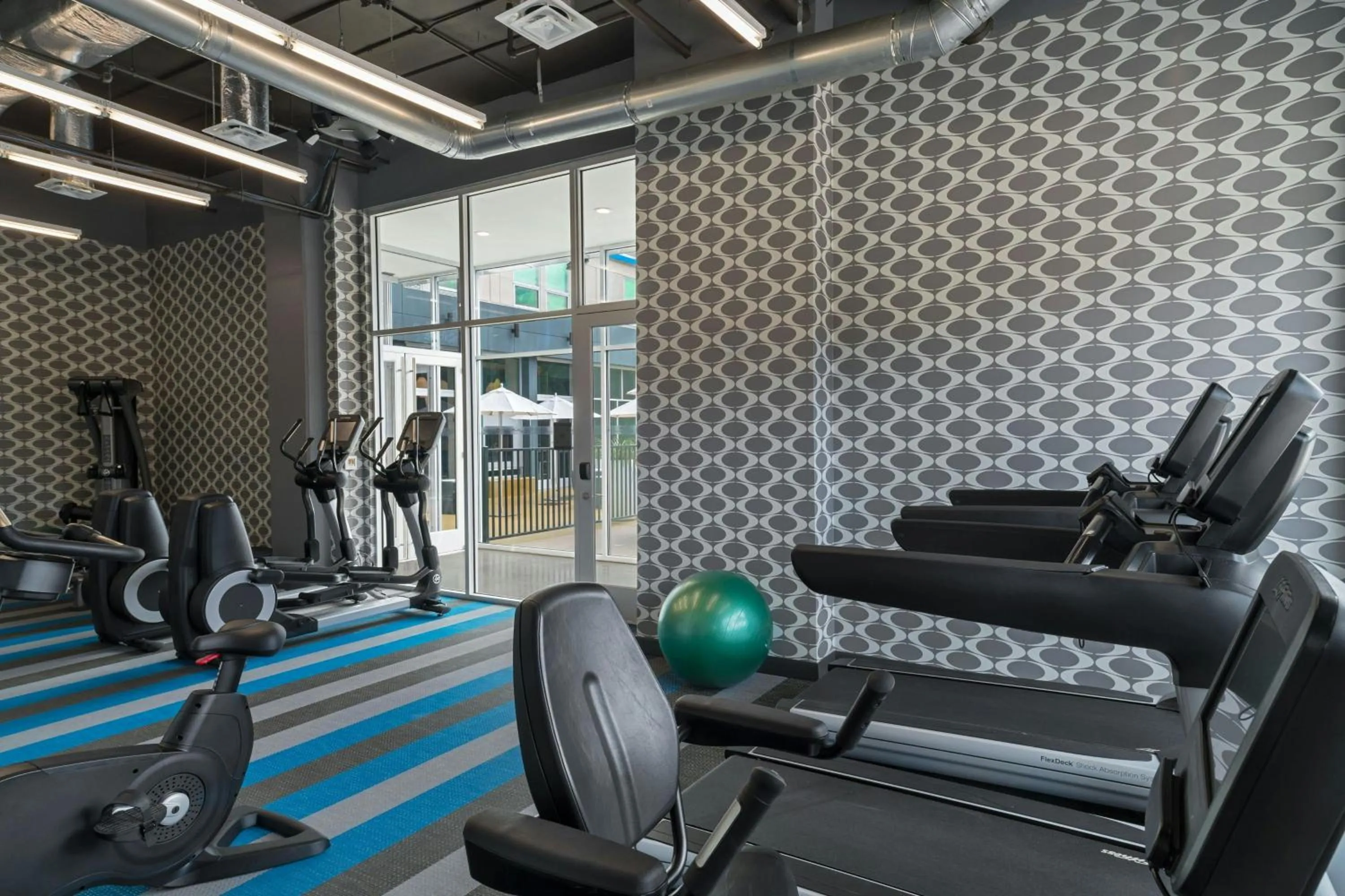 Fitness centre/facilities in Aloft College Station